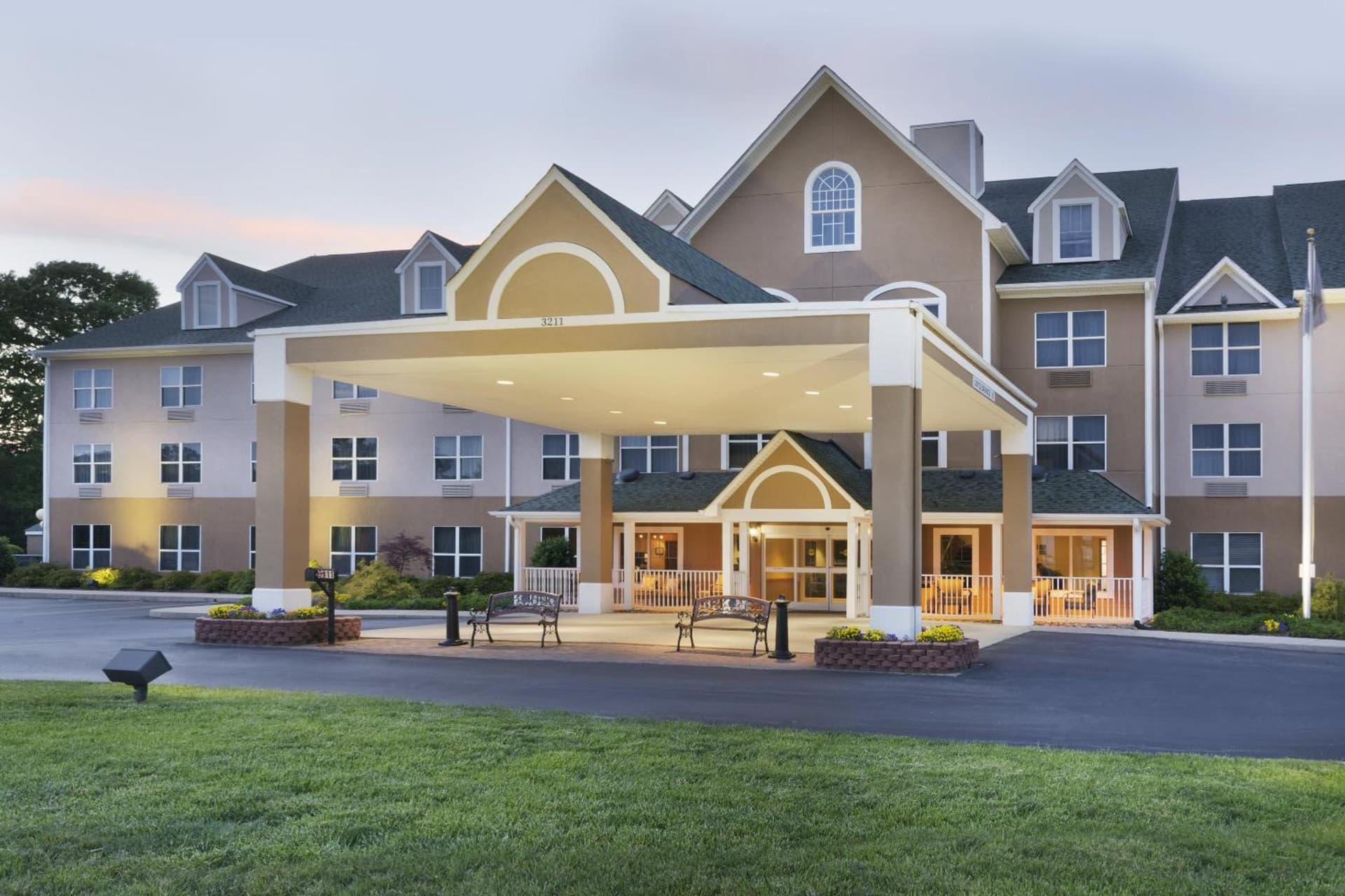Country Inn & Suites by Radisson, Burlington Elon , NC property views in Burlington, NC — gallery photo 3