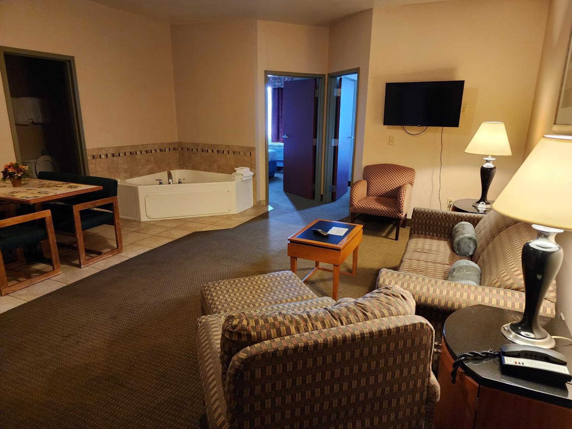 Days Inn by Wyndham Luray Shenandoah gallery photo in Luray, VA — image 24