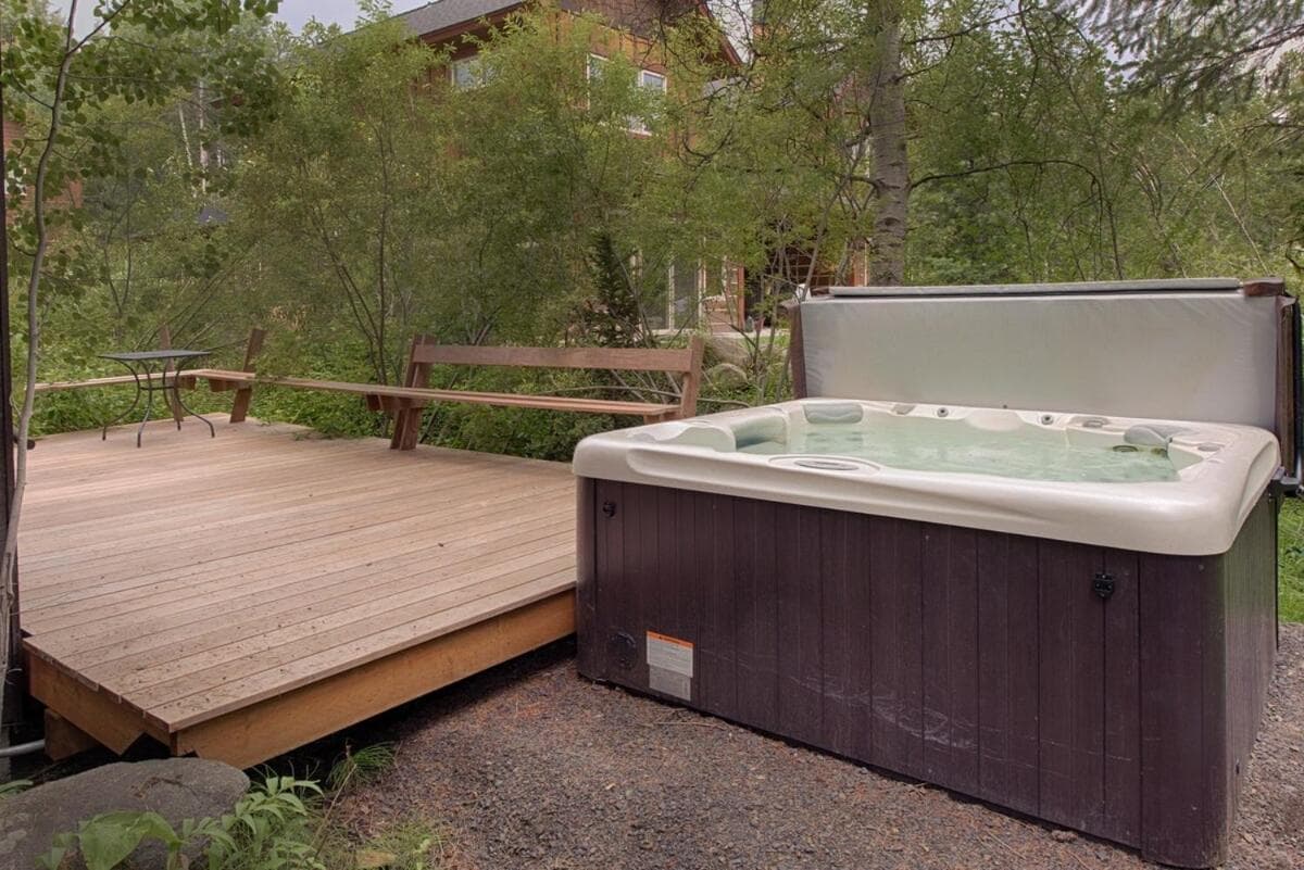 Lemonwood property views in McCall, ID — gallery photo 3