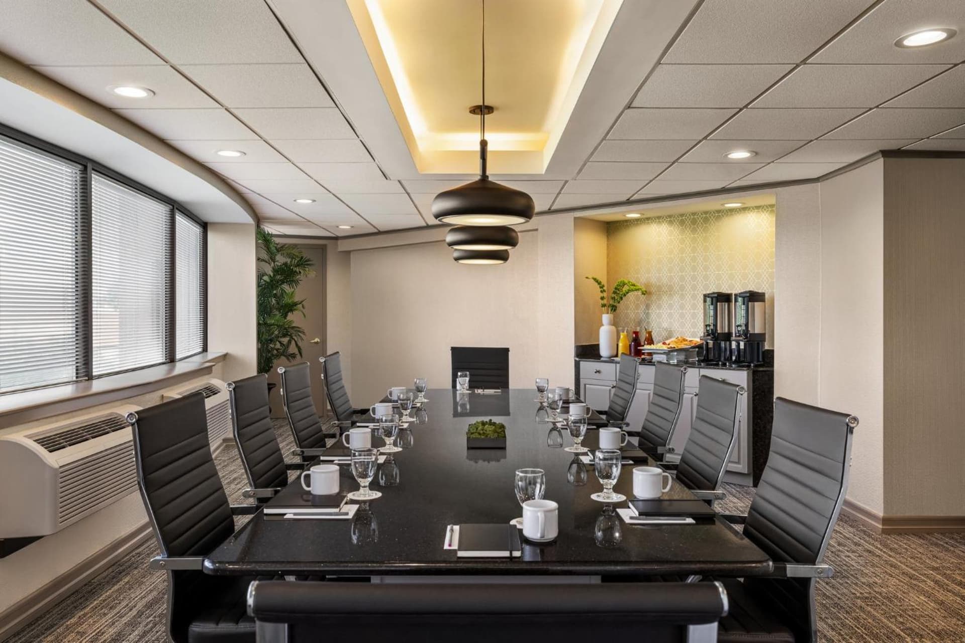 Crowne Plaza Edison by IHG gallery photo in Edison — image 35
