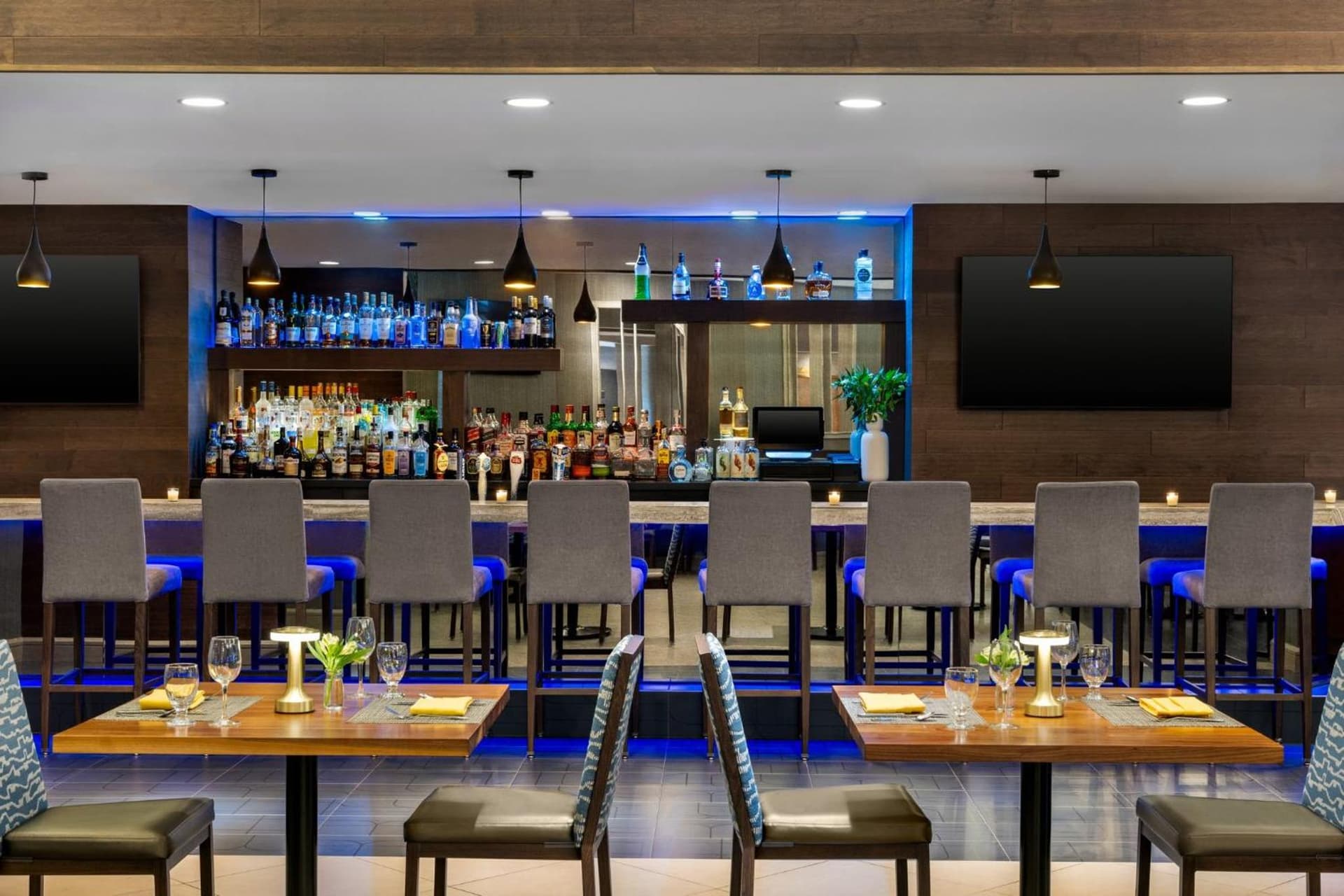 Crowne Plaza Edison by IHG gallery photo in Edison — image 4
