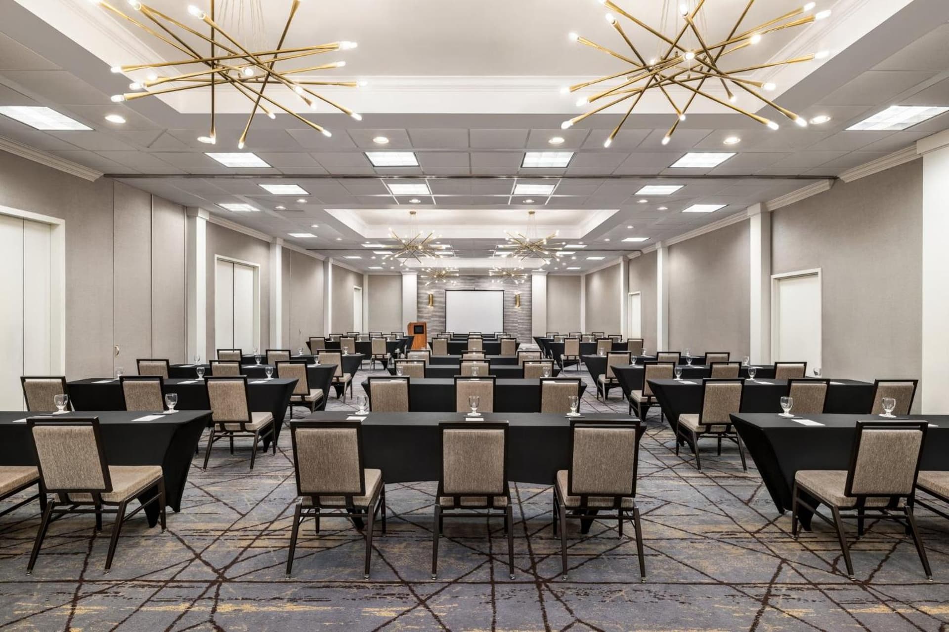 Crowne Plaza Edison by IHG gallery photo in Edison — image 6