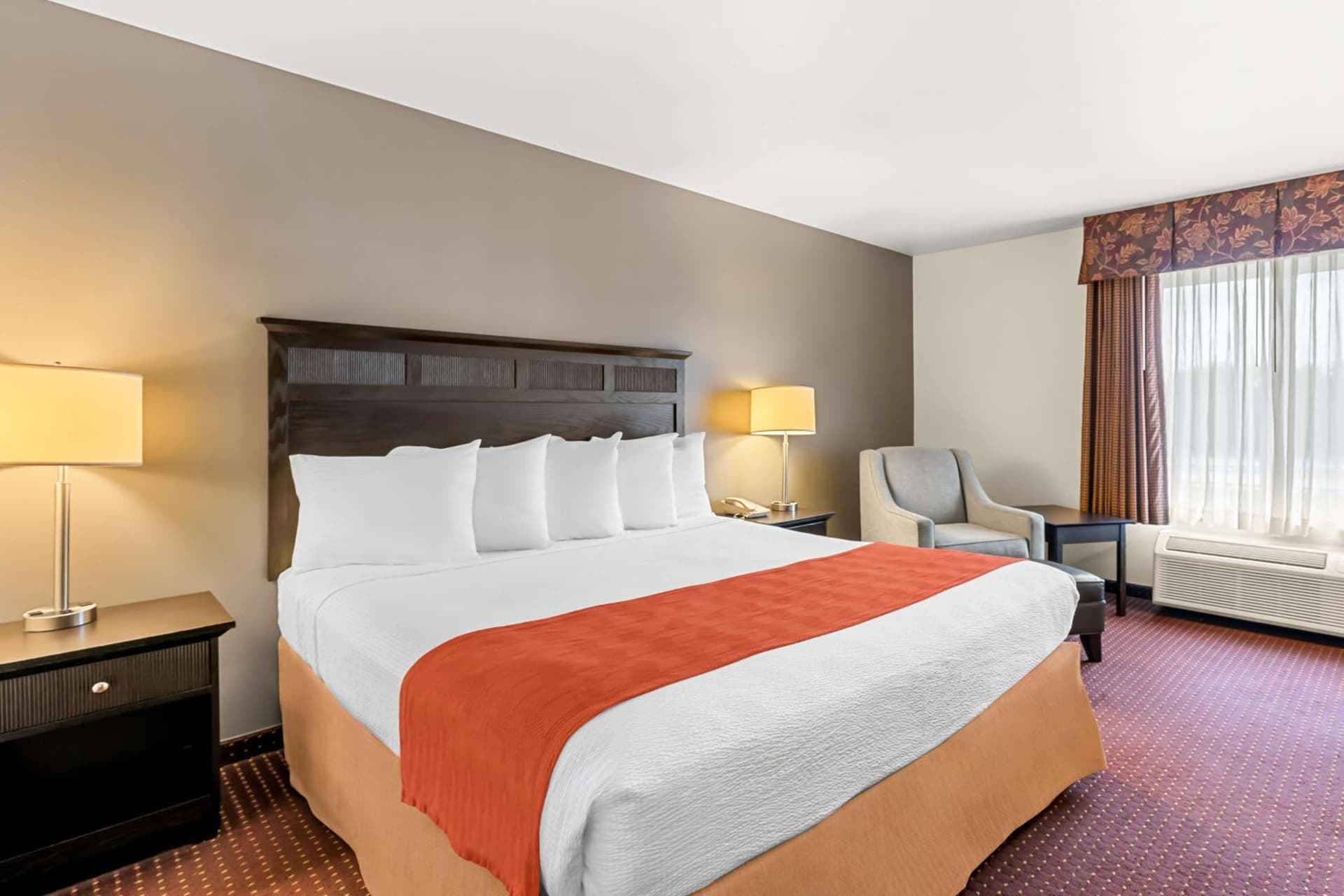 Best Western Legacy Inn & Suites Beloit/South Beloit interior in South Beloit, IL — gallery photo 2