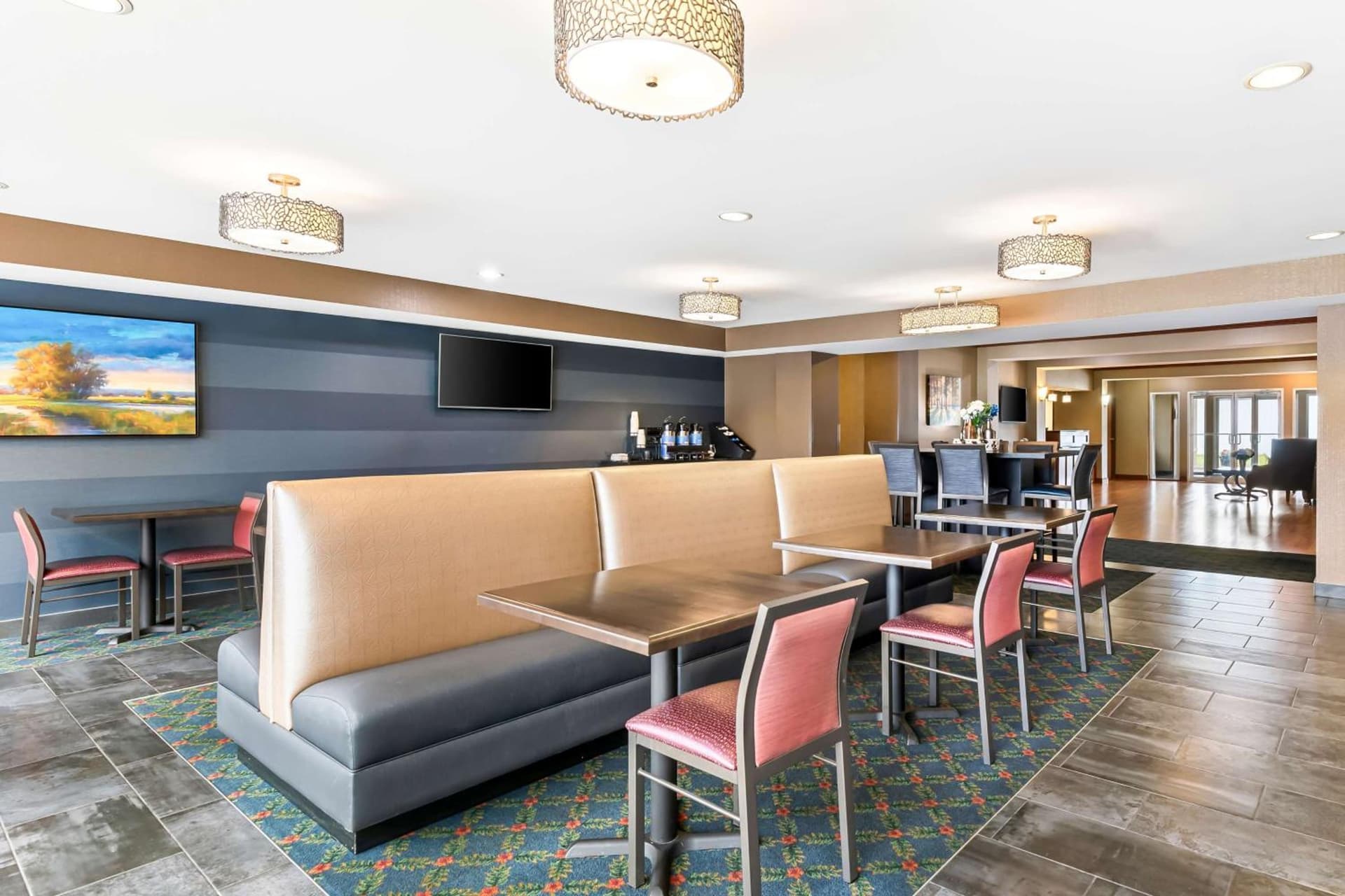 Best Western Legacy Inn & Suites Beloit/South Beloit gallery photo in South Beloit, IL — image 20