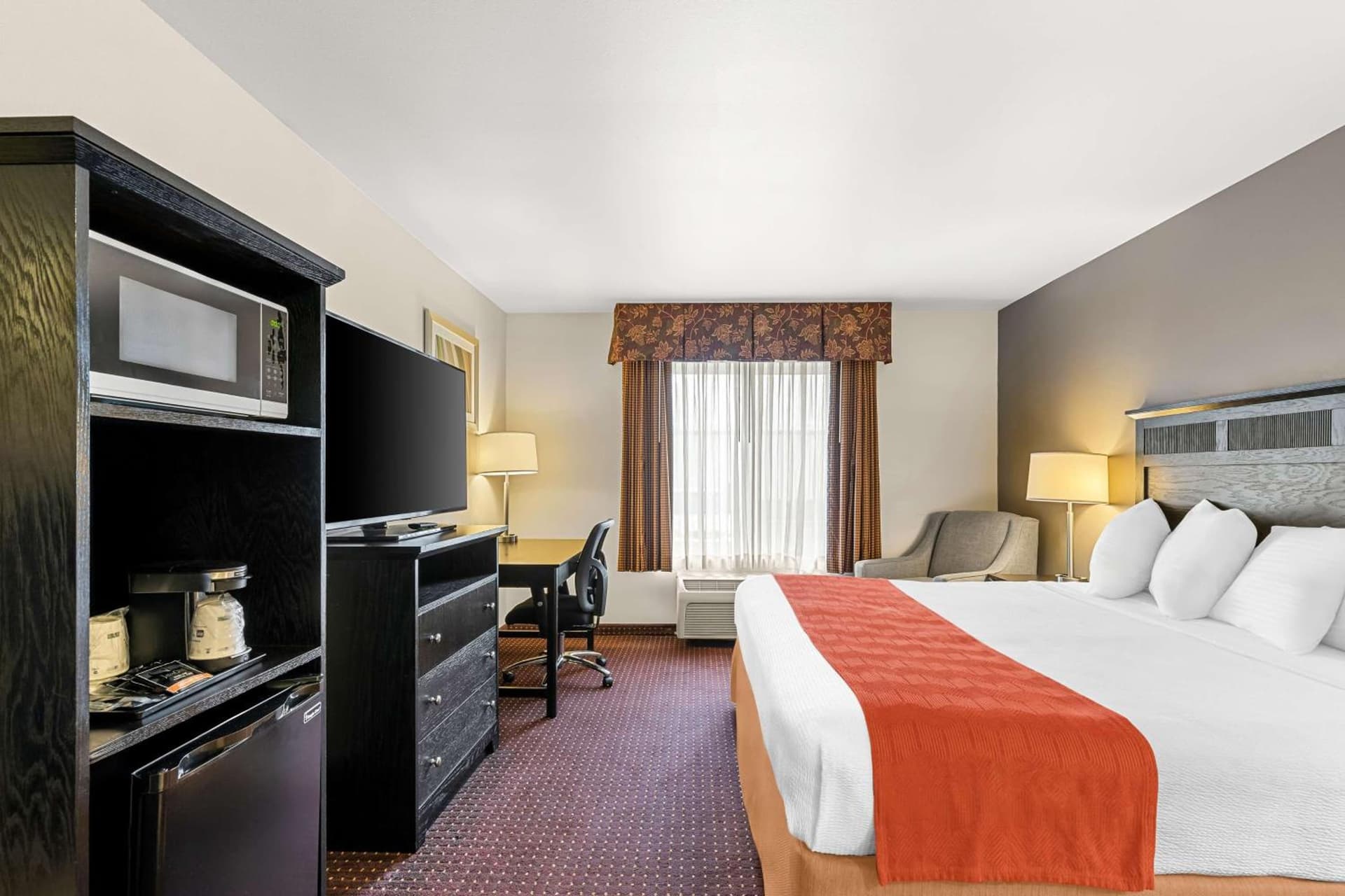 Best Western Legacy Inn & Suites Beloit/South Beloit gallery photo in South Beloit, IL — image 4
