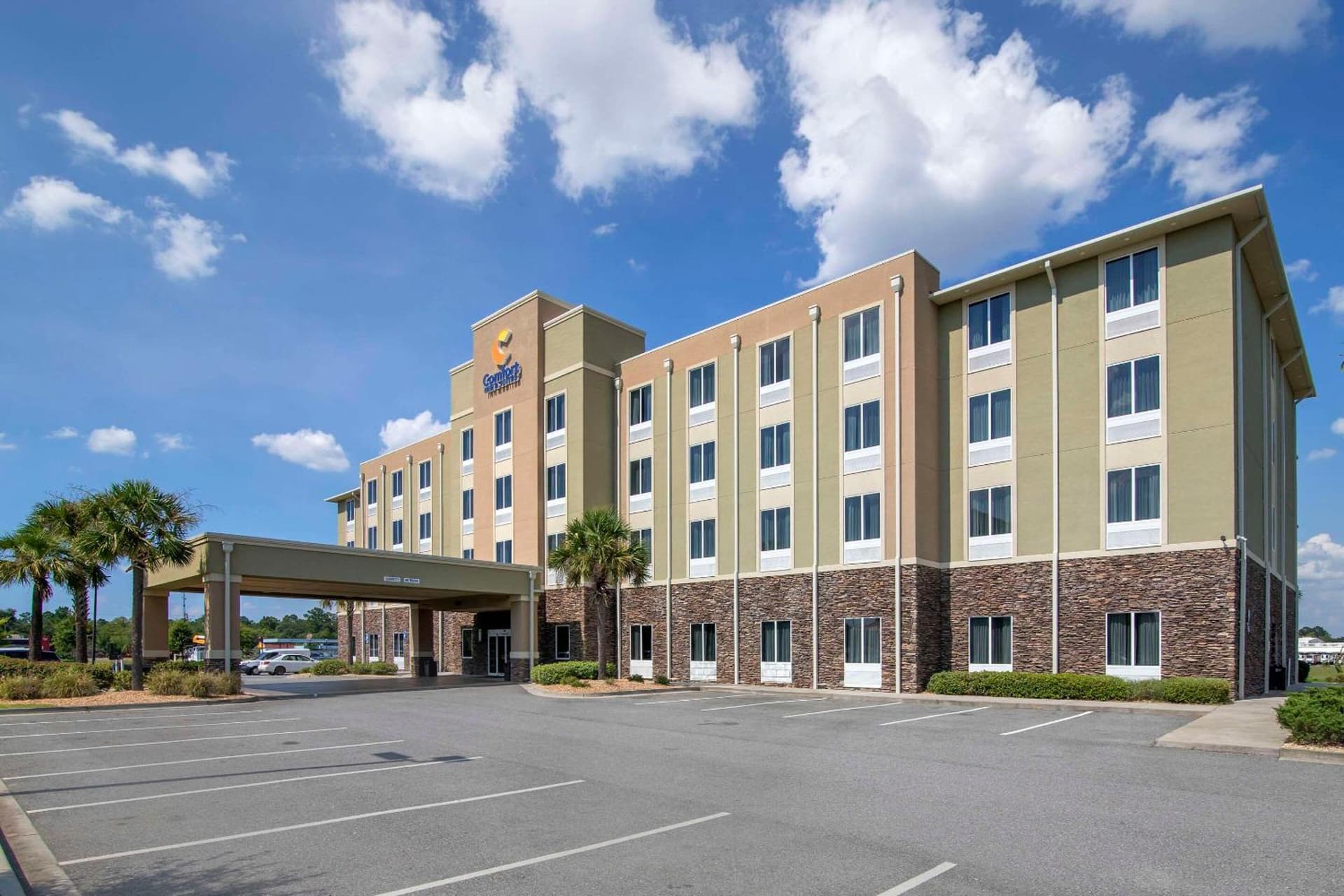 Comfort Inn & Suites Valdosta I-75 interior in Valdosta, GA — gallery photo 2