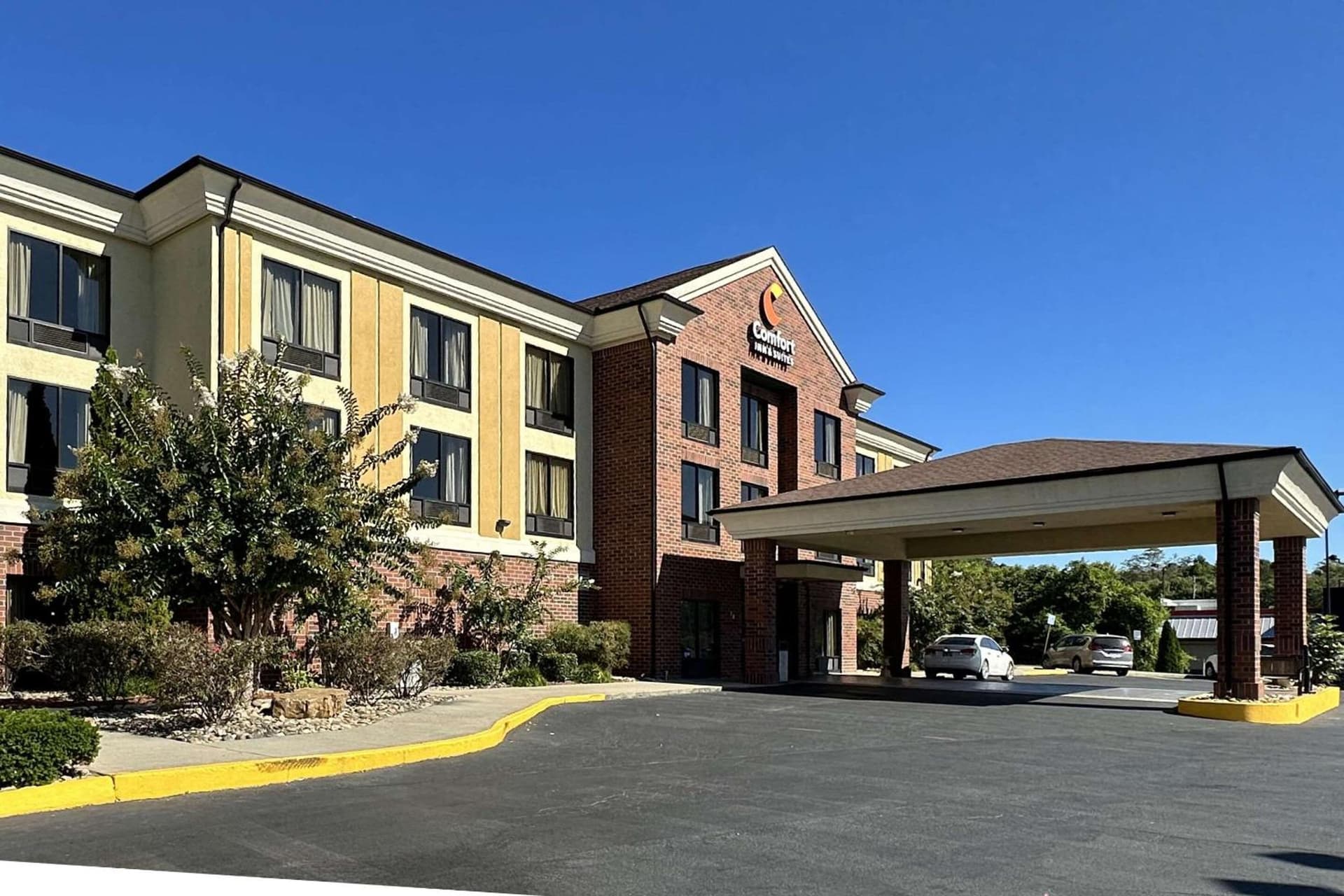 Comfort Inn & Suites Rogersville interior in Rogersville, TN — gallery photo 2
