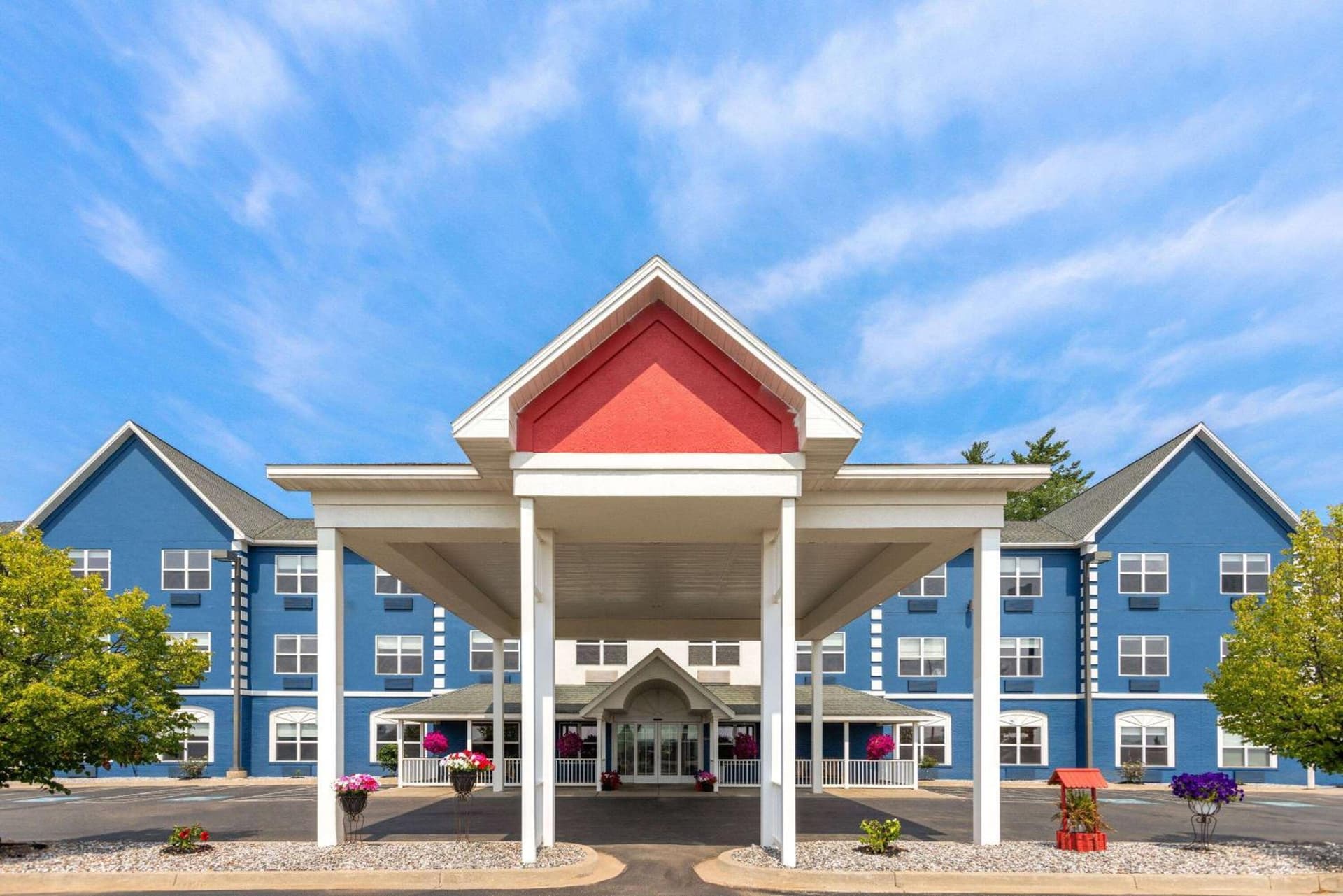 AmericInn by Wyndham Iron Mountain interior in Iron Mountain, MI — gallery photo 2