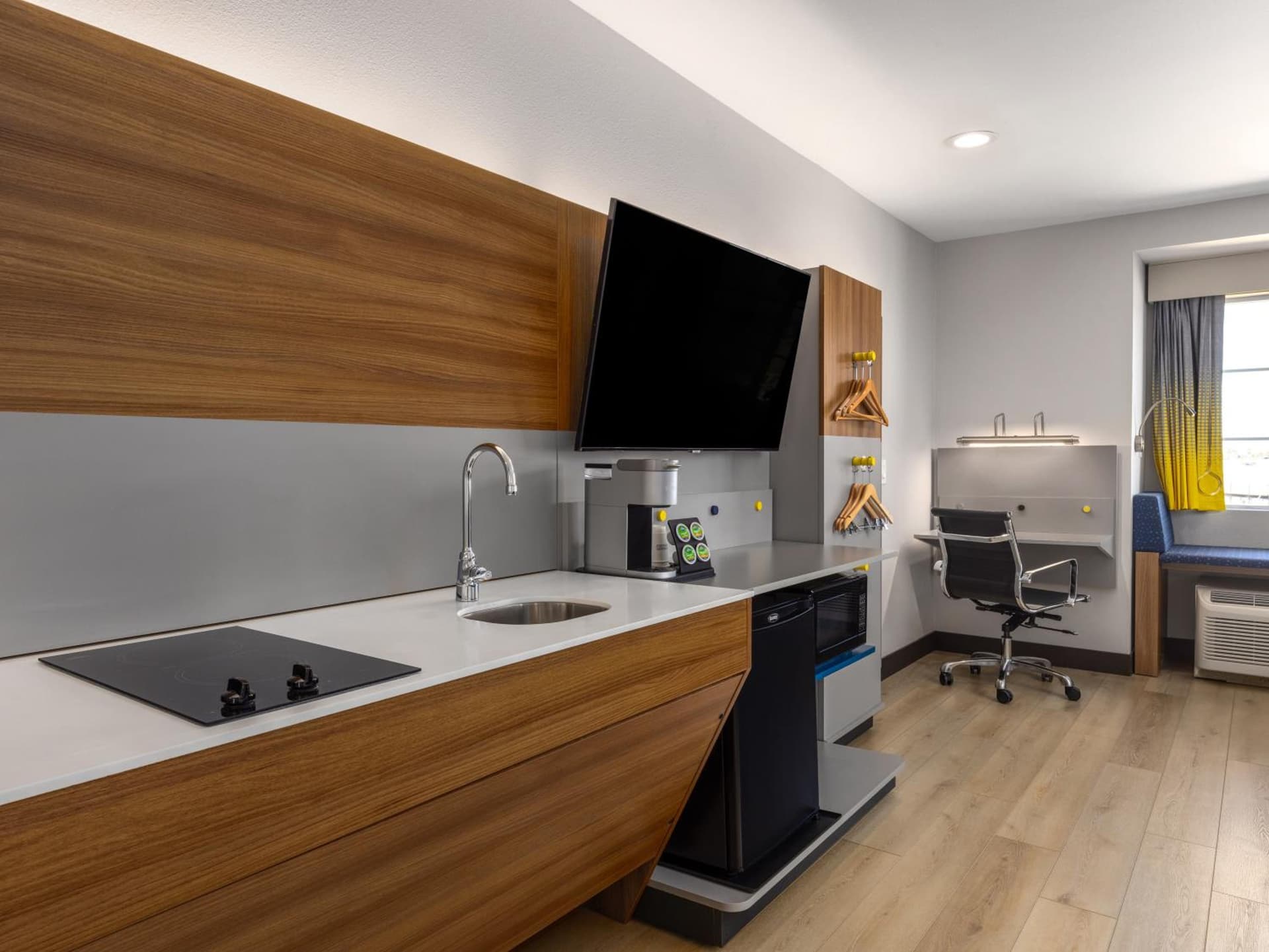 Microtel Inn & Suites by Wyndham Tracy gallery photo in Tracy, CA — image 7
