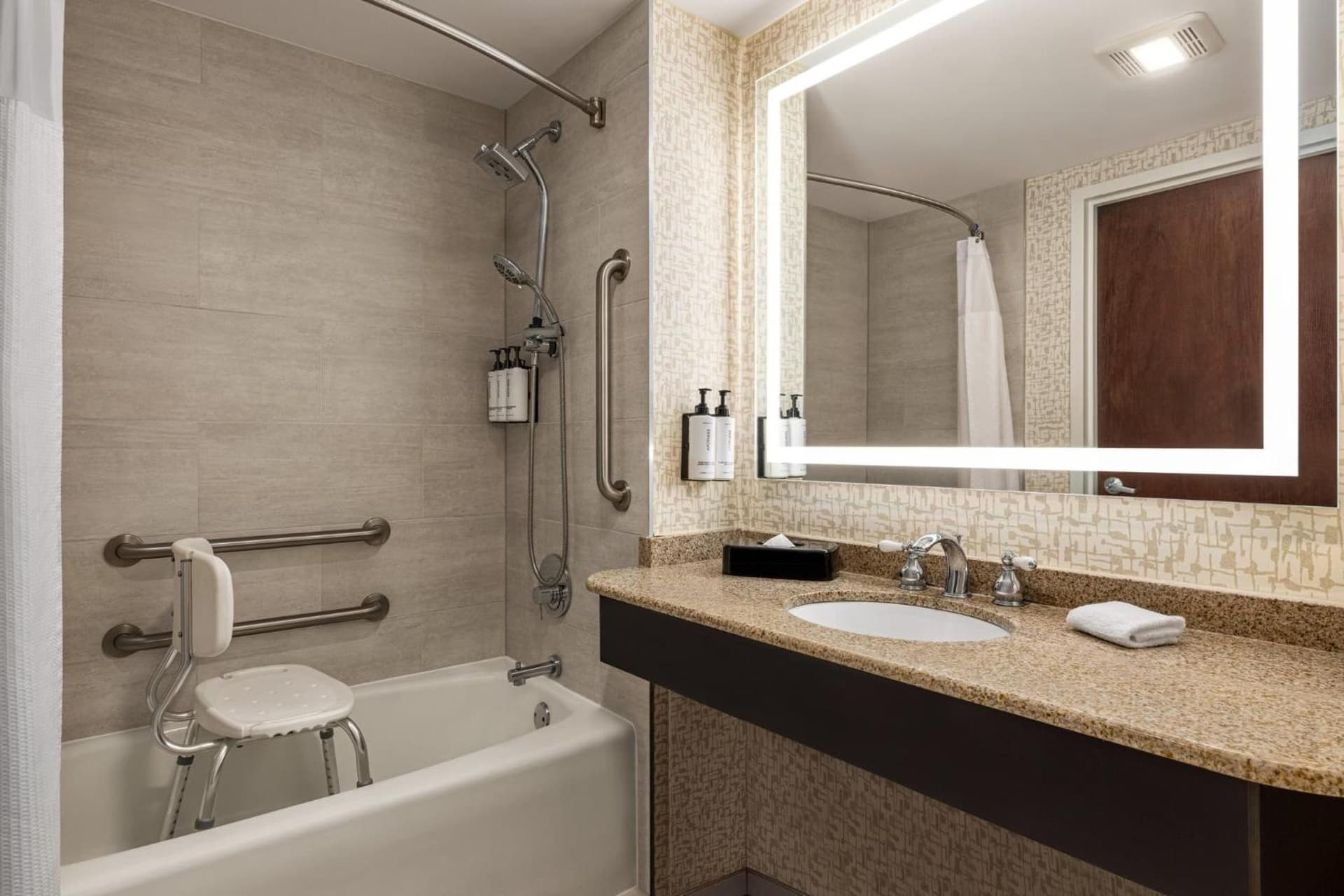 Crowne Plaza Edison by IHG gallery photo in Edison — image 36