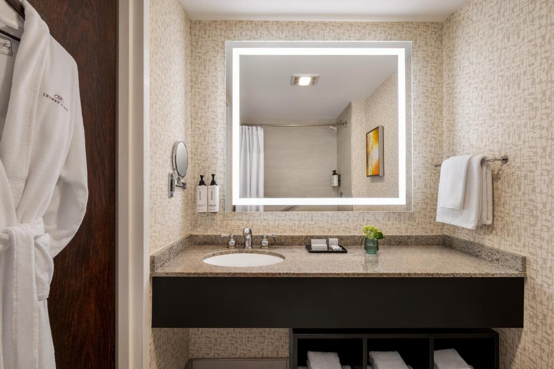 Crowne Plaza Edison by IHG gallery photo in Edison — image 16