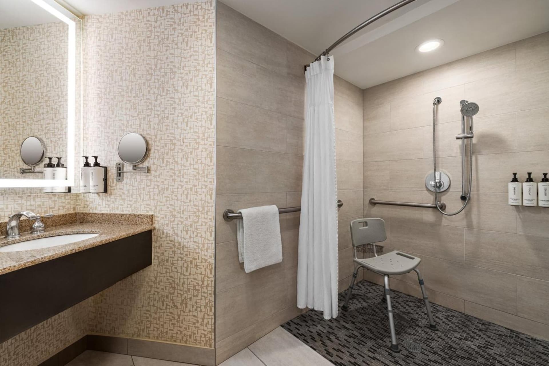 Crowne Plaza Edison by IHG gallery photo in Edison — image 13