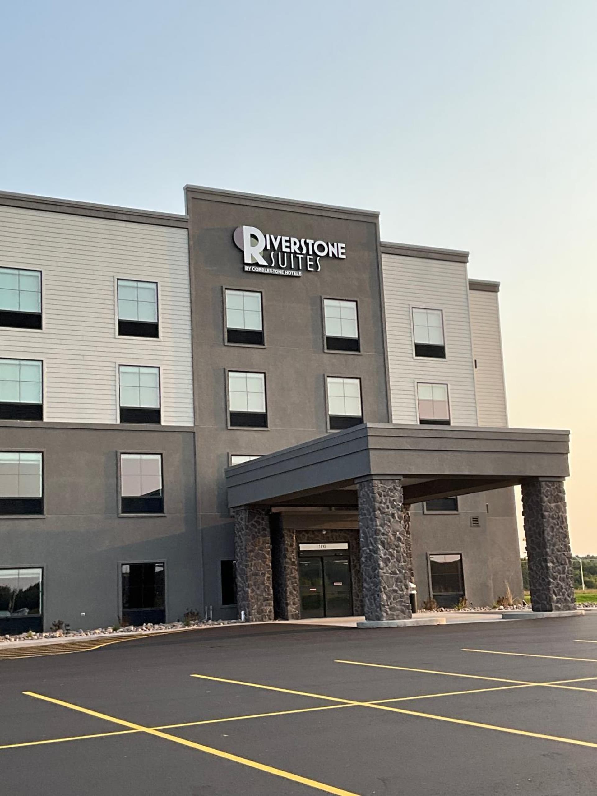 Riverstone Suites by Cobblestone Hotels - Chippewa Falls gallery photo in Chippewa Falls, WI — image 9