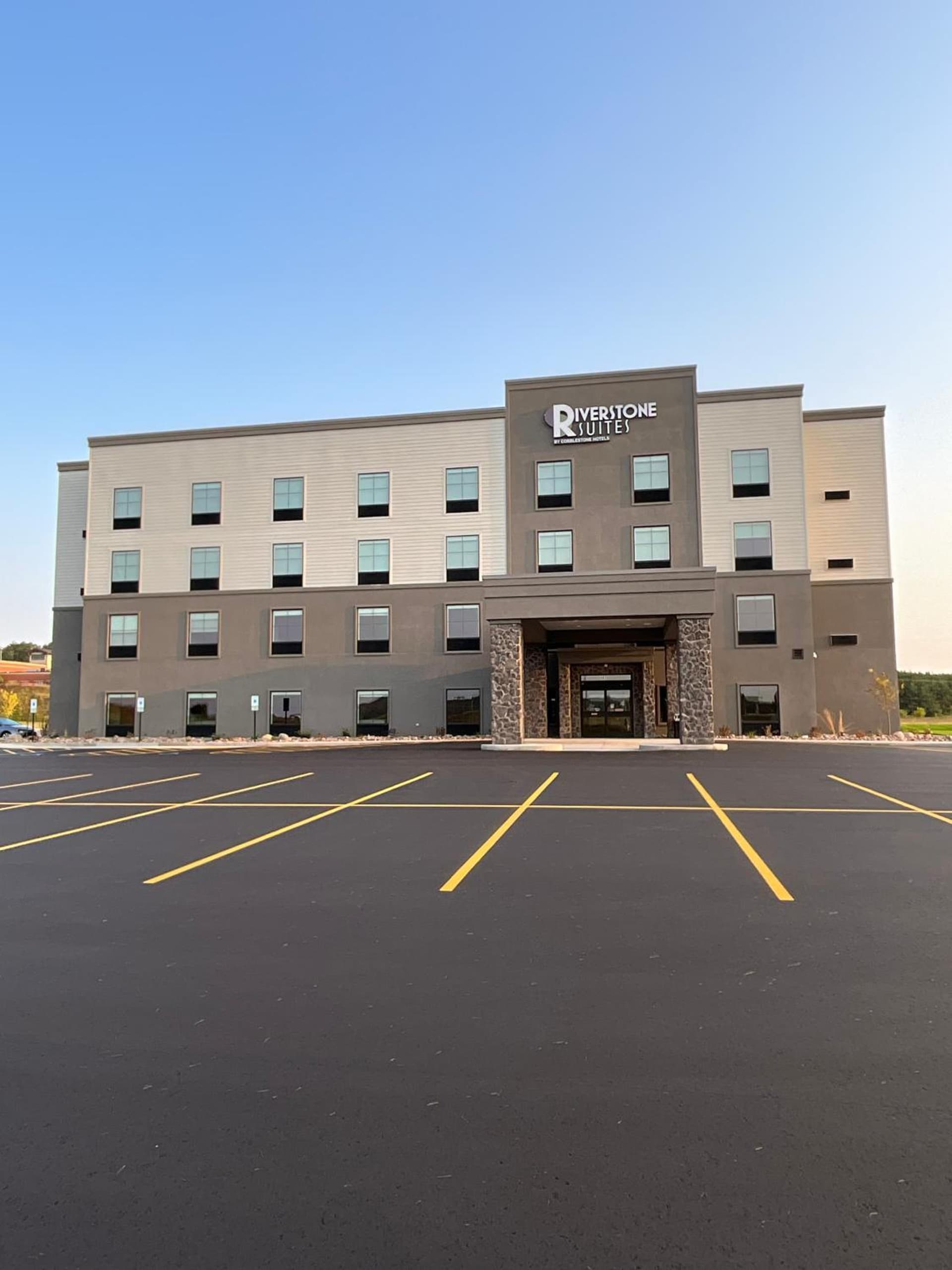 Riverstone Suites by Cobblestone Hotels - Chippewa Falls gallery photo in Chippewa Falls, WI — image 10