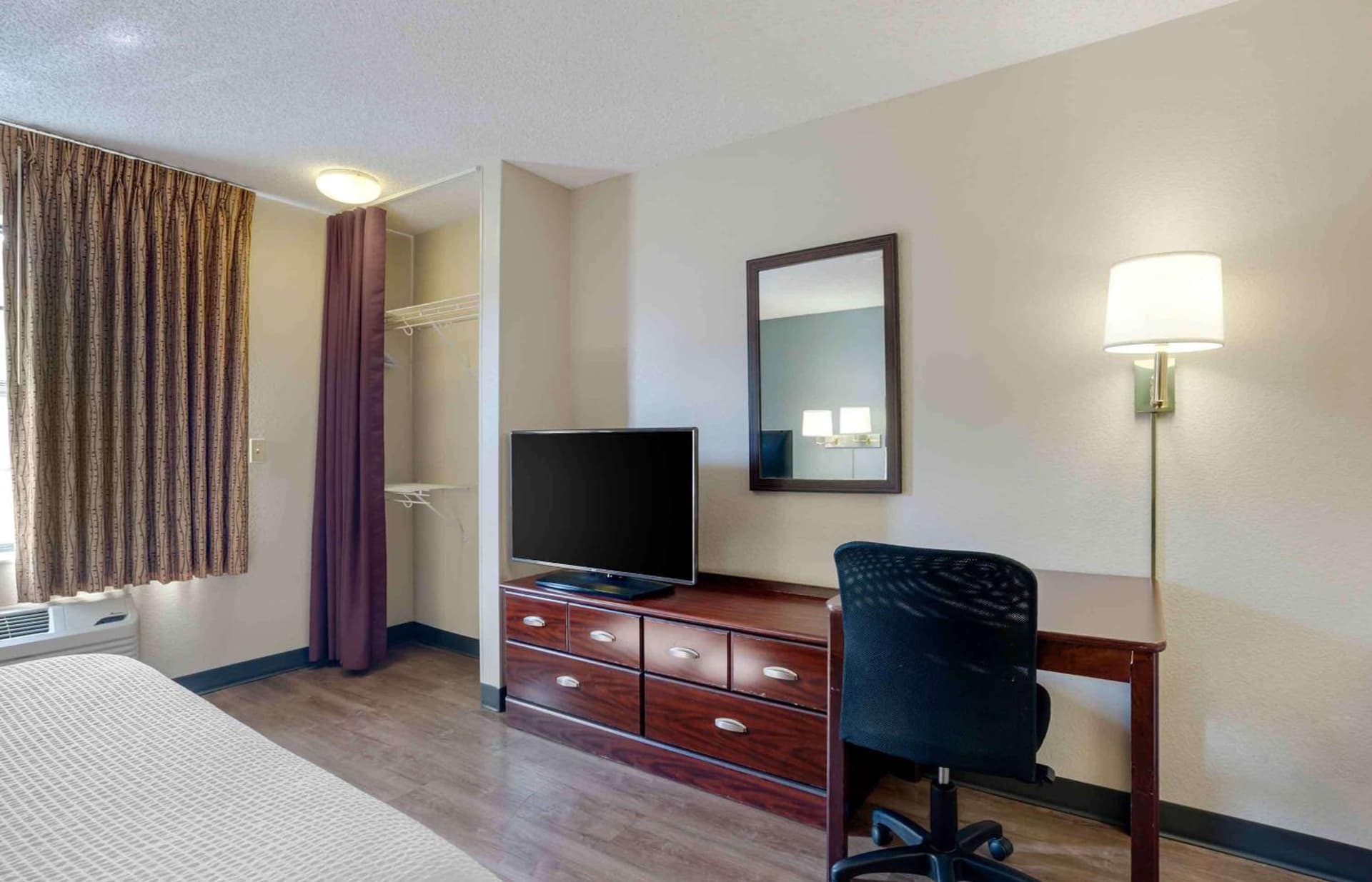 Extended Stay America Suites - Los Angeles - Torrance Blvd gallery photo in Torrance, CA — image 12
