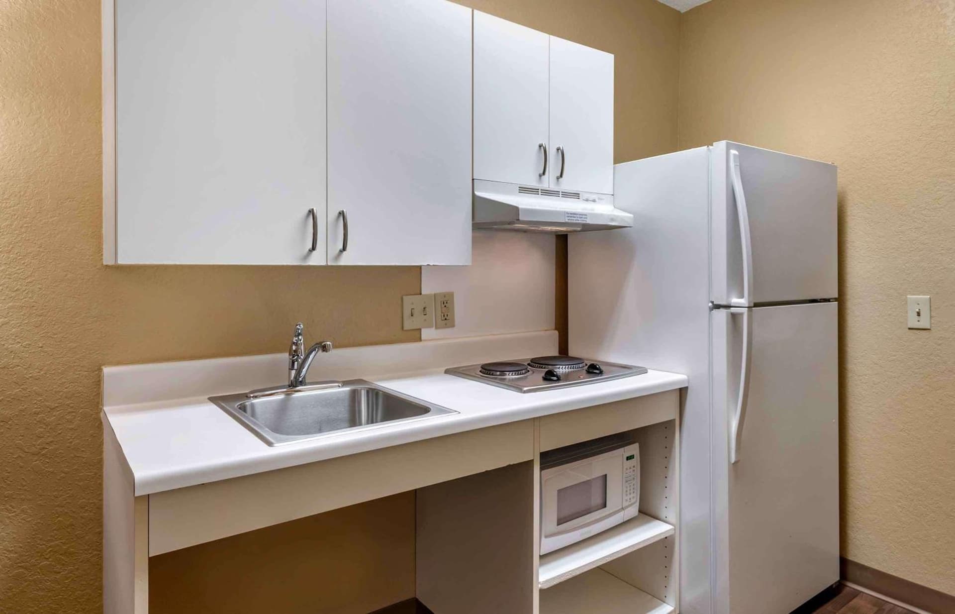 Extended Stay America Suites - Los Angeles - Torrance Blvd gallery photo in Torrance, CA — image 14