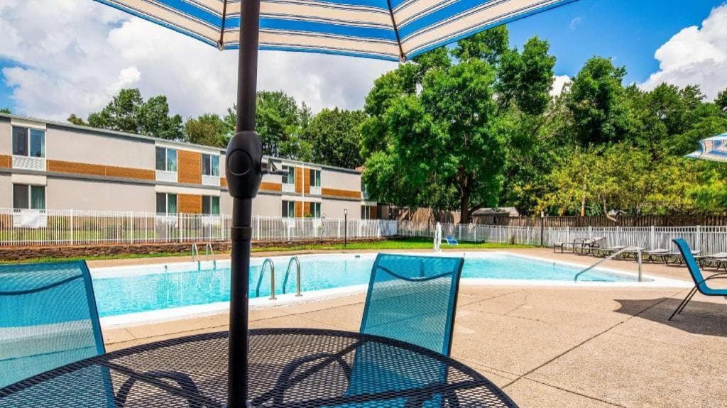 Best Western Plus Chelmsford Inn interior in Chelmsford — gallery photo 2