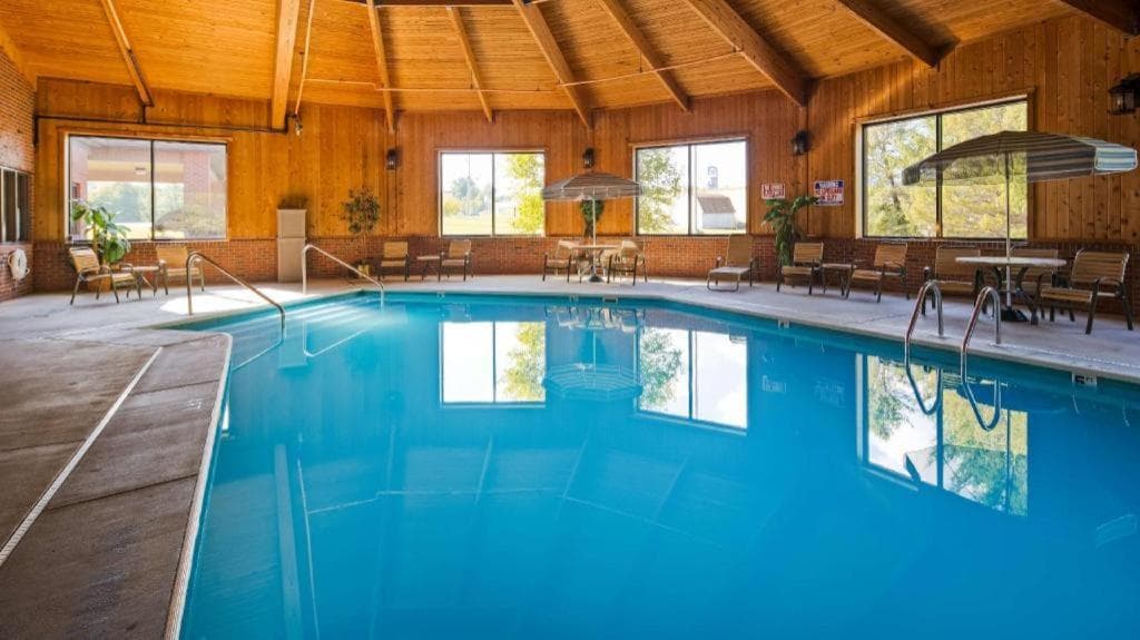 Best Western PLUS Caldwell Inn interior in Caldwell, OH — gallery photo 2
