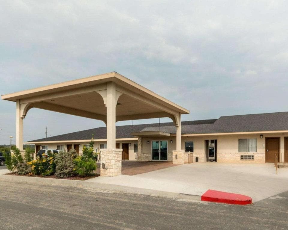 Rodeway Inn — hotel in Junction, Texas