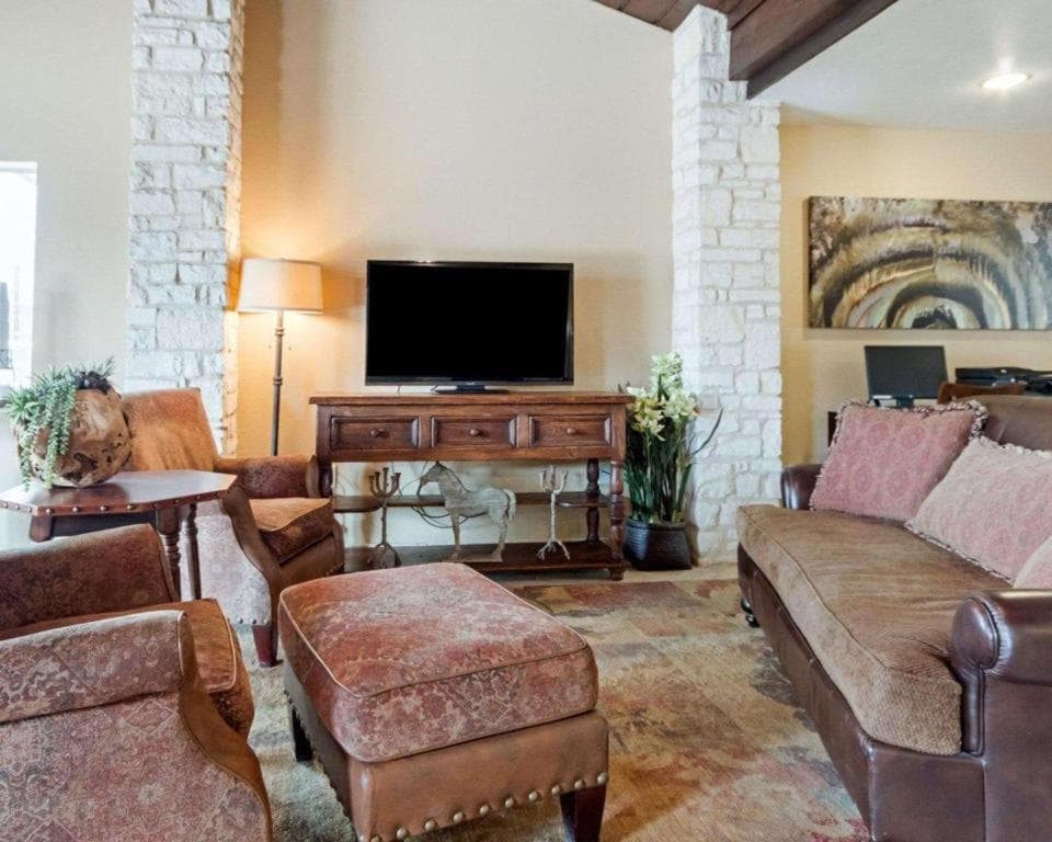 Rodeway Inn interior in Junction, TX — gallery photo 2