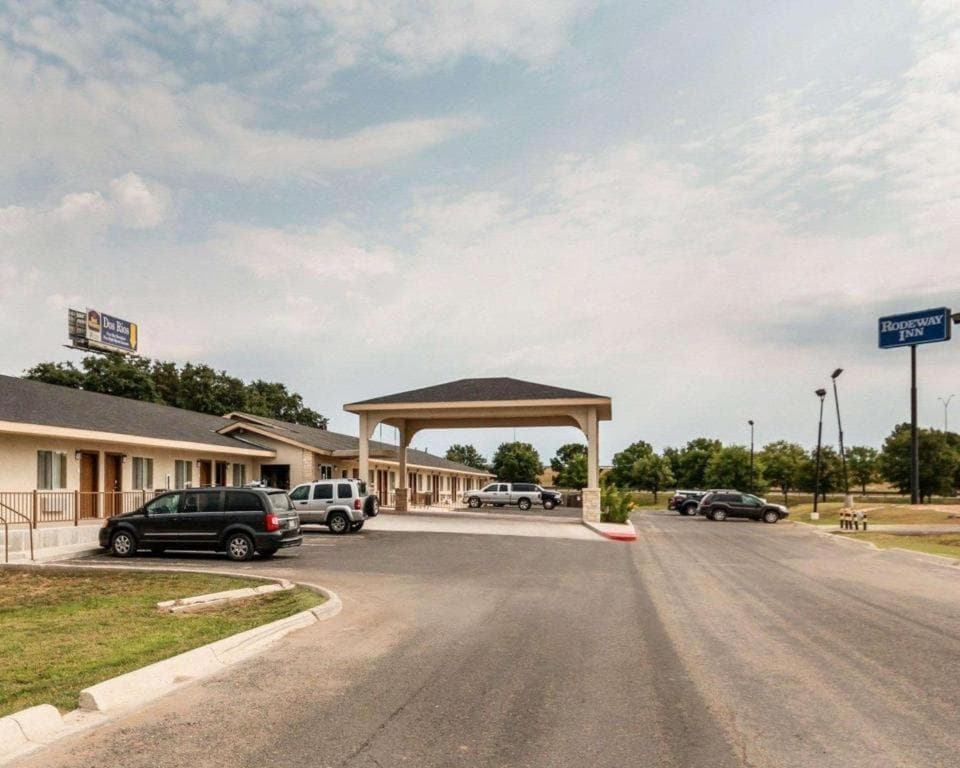Rodeway Inn property views in Junction, TX — gallery photo 3