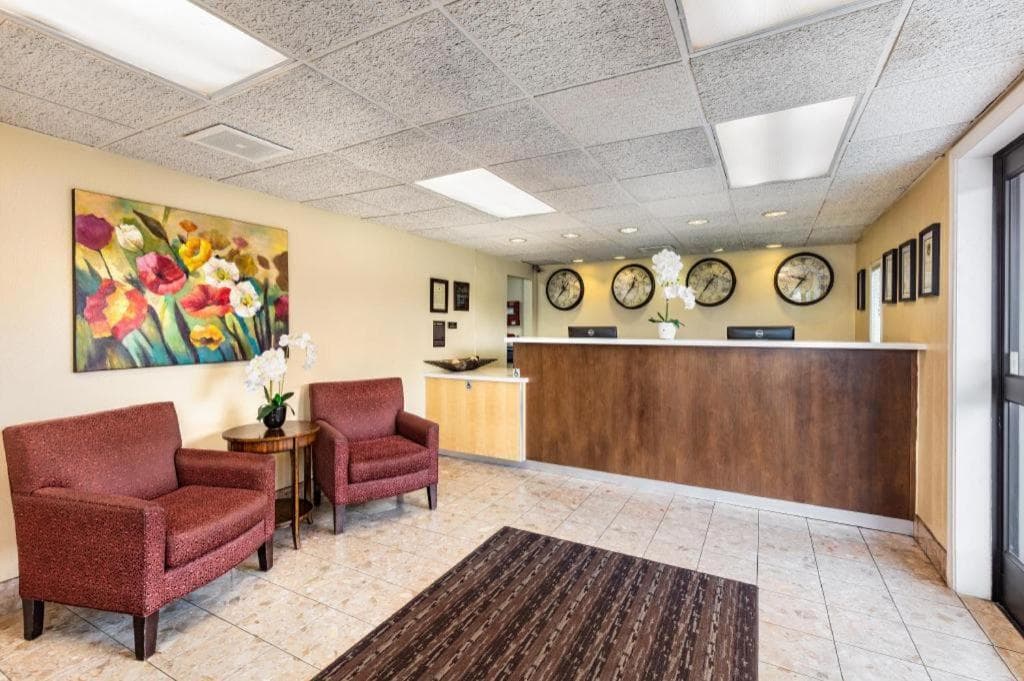 Key Inn and Suites property views in Tustin, CA — gallery photo 3
