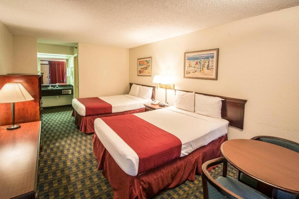 Quality Inn Kissimmee West - Lake Buena Vista South interior in Kissimmee, FL — gallery photo 2