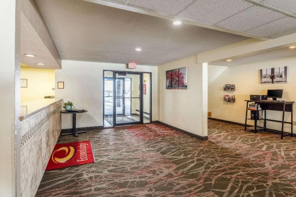 Econo Lodge interior in Ithaca, NY — gallery photo 2