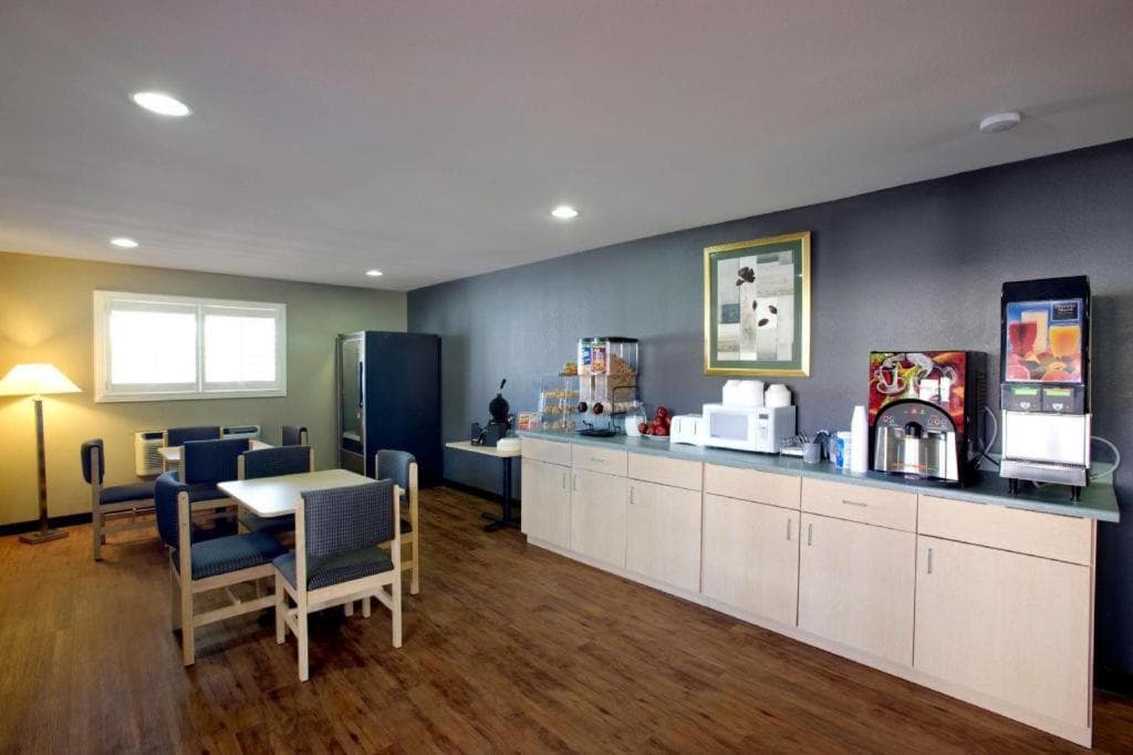 Americas Best Value Inn Midland property views in Midland, TX — gallery photo 3