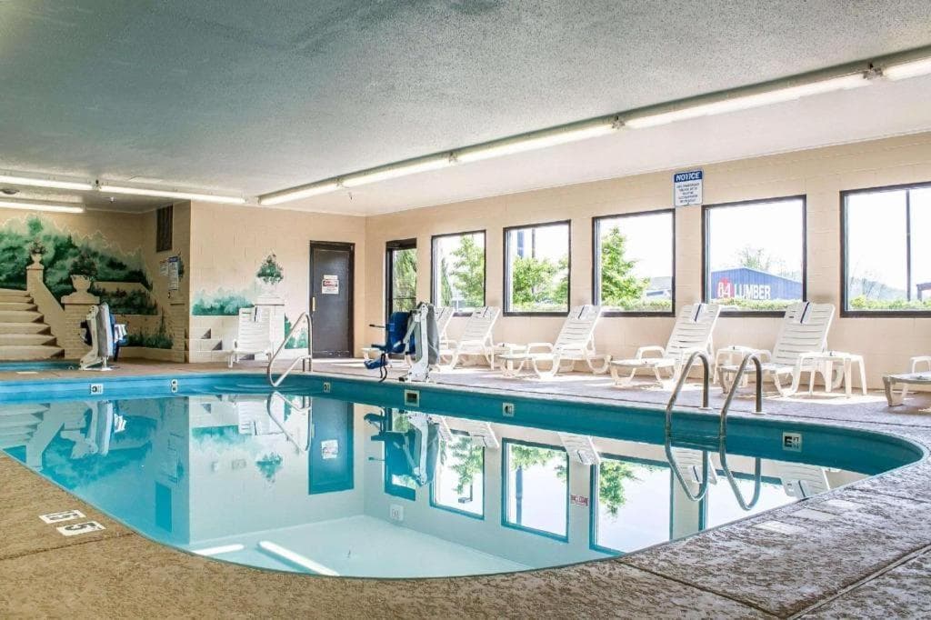 Comfort Inn interior in Cambridge, OH — gallery photo 2