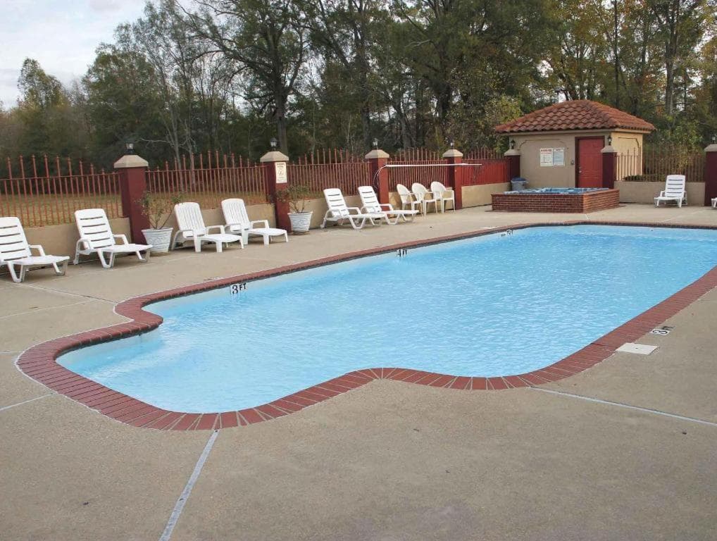 Americas Best Value Inn Monroe gallery photo in Monroe, LA — image 6