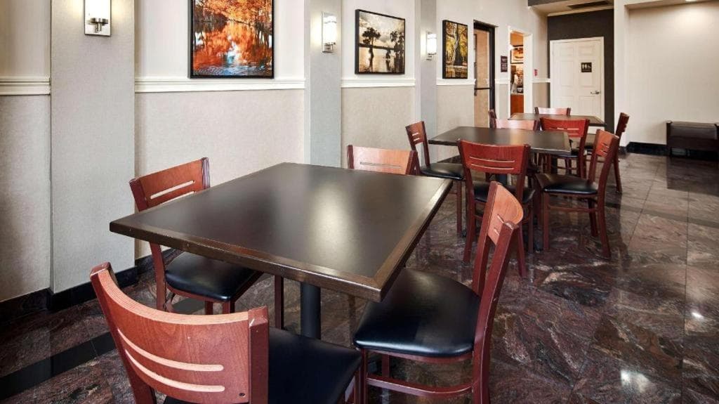 Americas Best Value Inn Monroe gallery photo in Monroe, LA — image 11