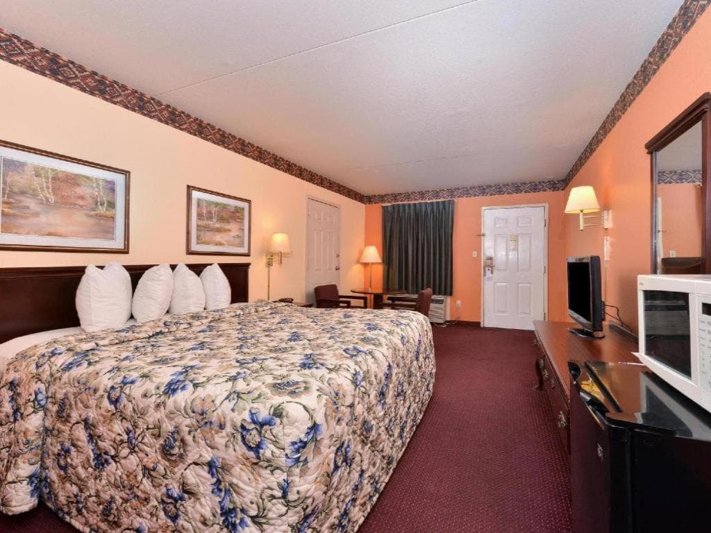 Ozark interior in Ozark, AR — gallery photo 2
