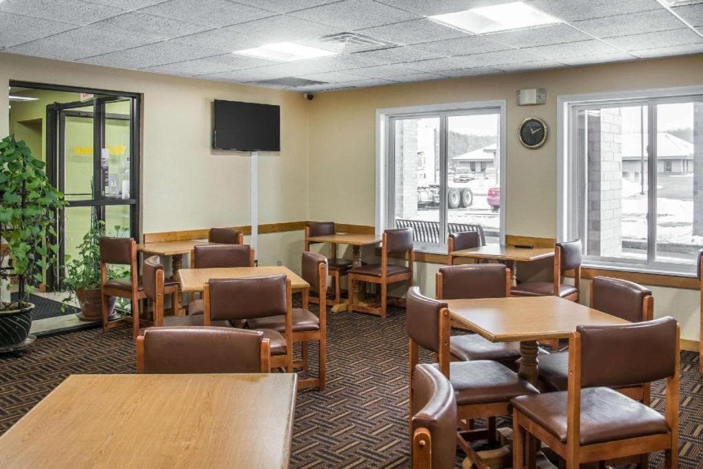 Econo Lodge gallery photo in River Falls, WI — image 24