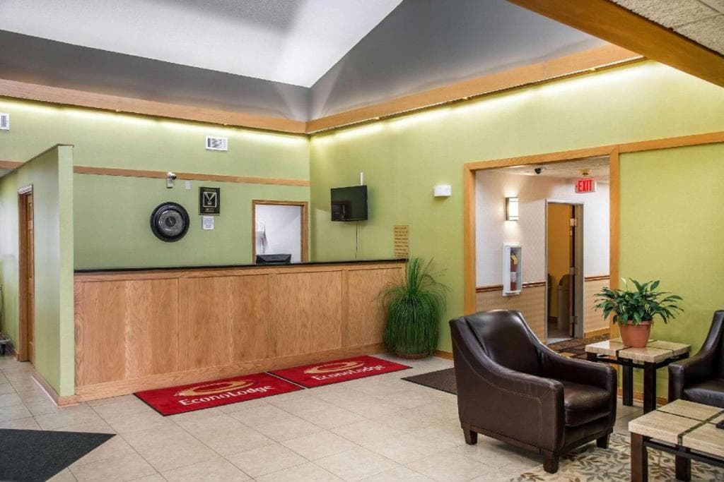 Econo Lodge property views in River Falls, WI — gallery photo 3