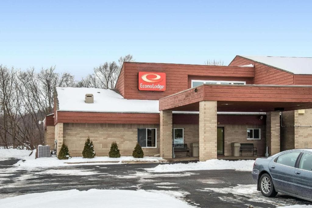 Econo Lodge gallery photo in River Falls, WI — image 18
