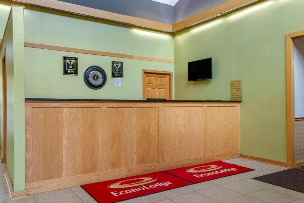 Econo Lodge gallery photo in River Falls, WI — image 26