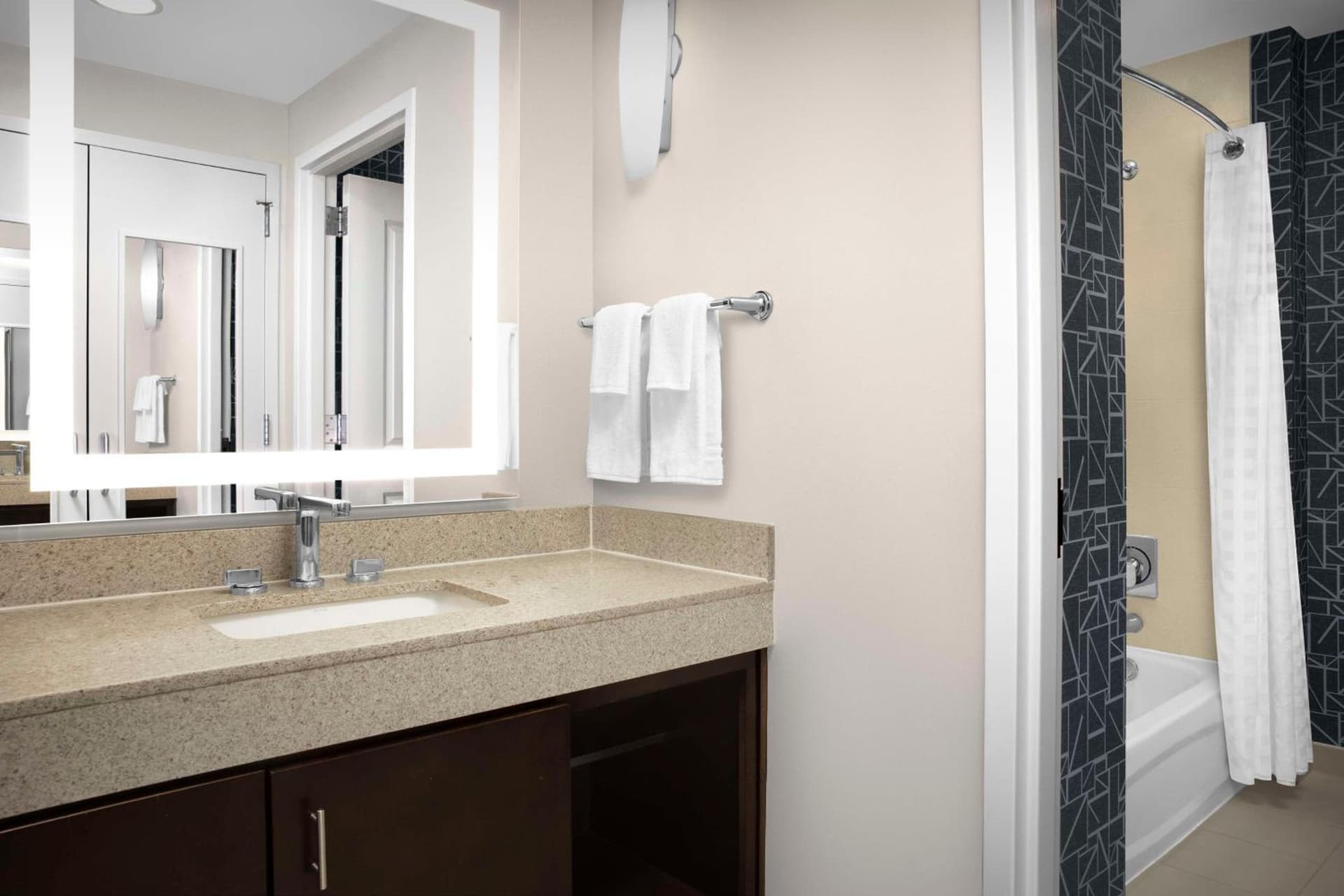 Homewood Suites Dallas Downtown gallery photo in Dallas, TX — image 38