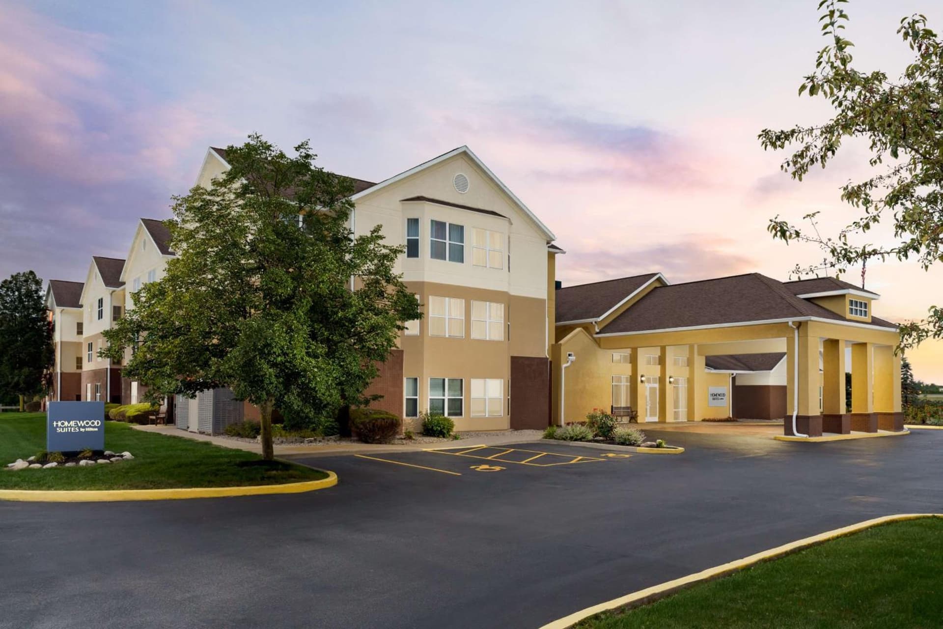 Homewood Suites by Hilton Rochester Henrietta interior in Henrietta, NY — gallery photo 2