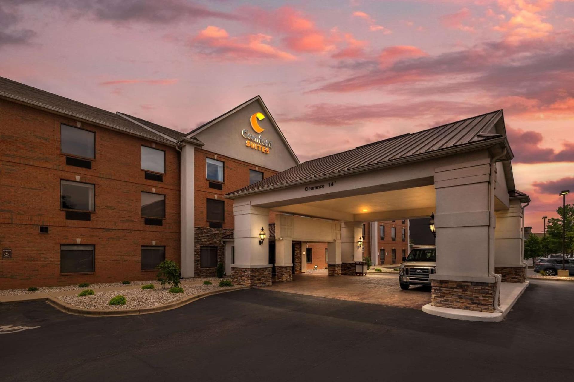 Comfort Suites Louisville Airport property views in Louisville, KY — gallery photo 3