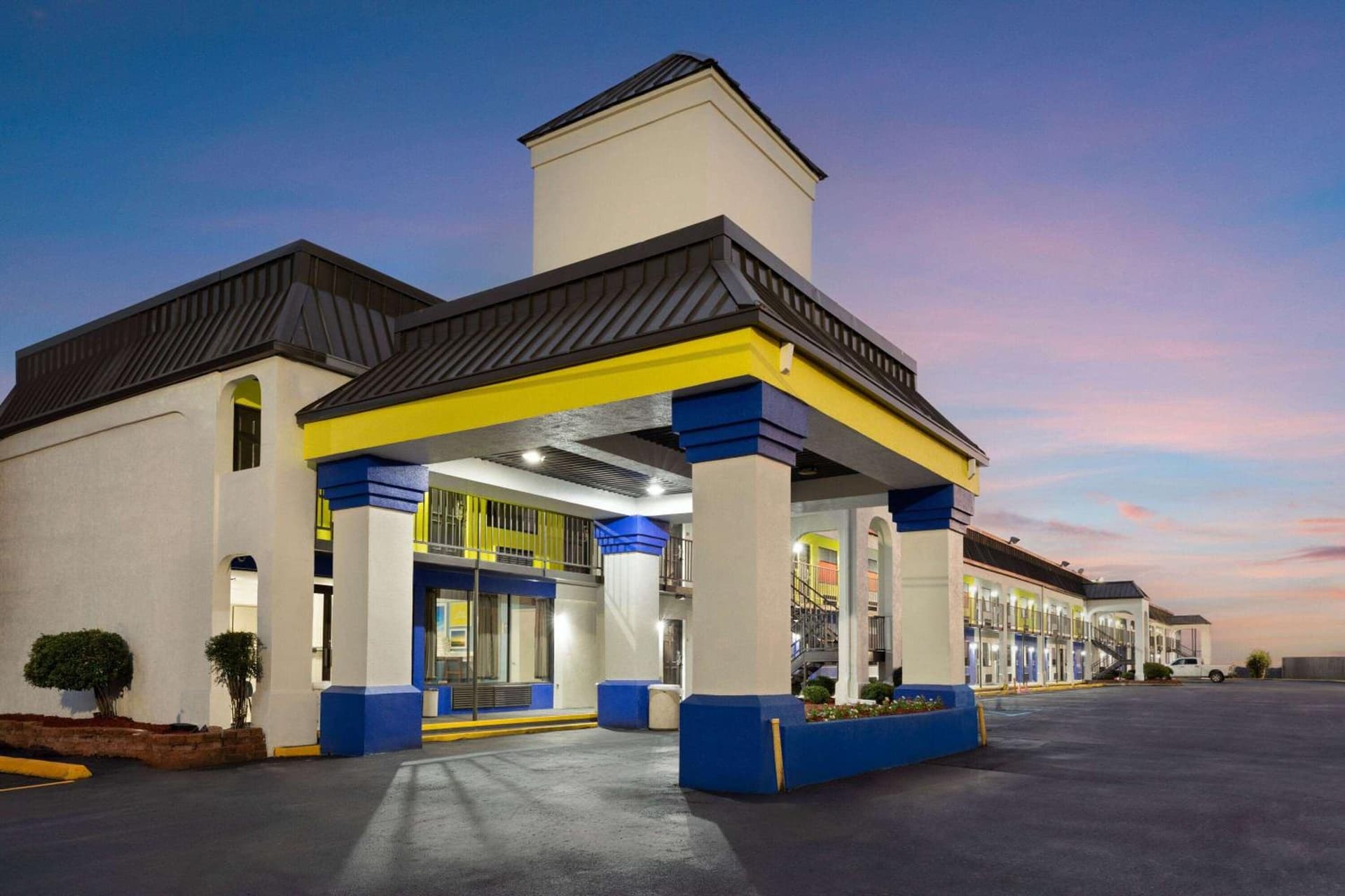 Days Inn & Suites by Wyndham Vicksburg property views in Vicksburg, MS — gallery photo 3