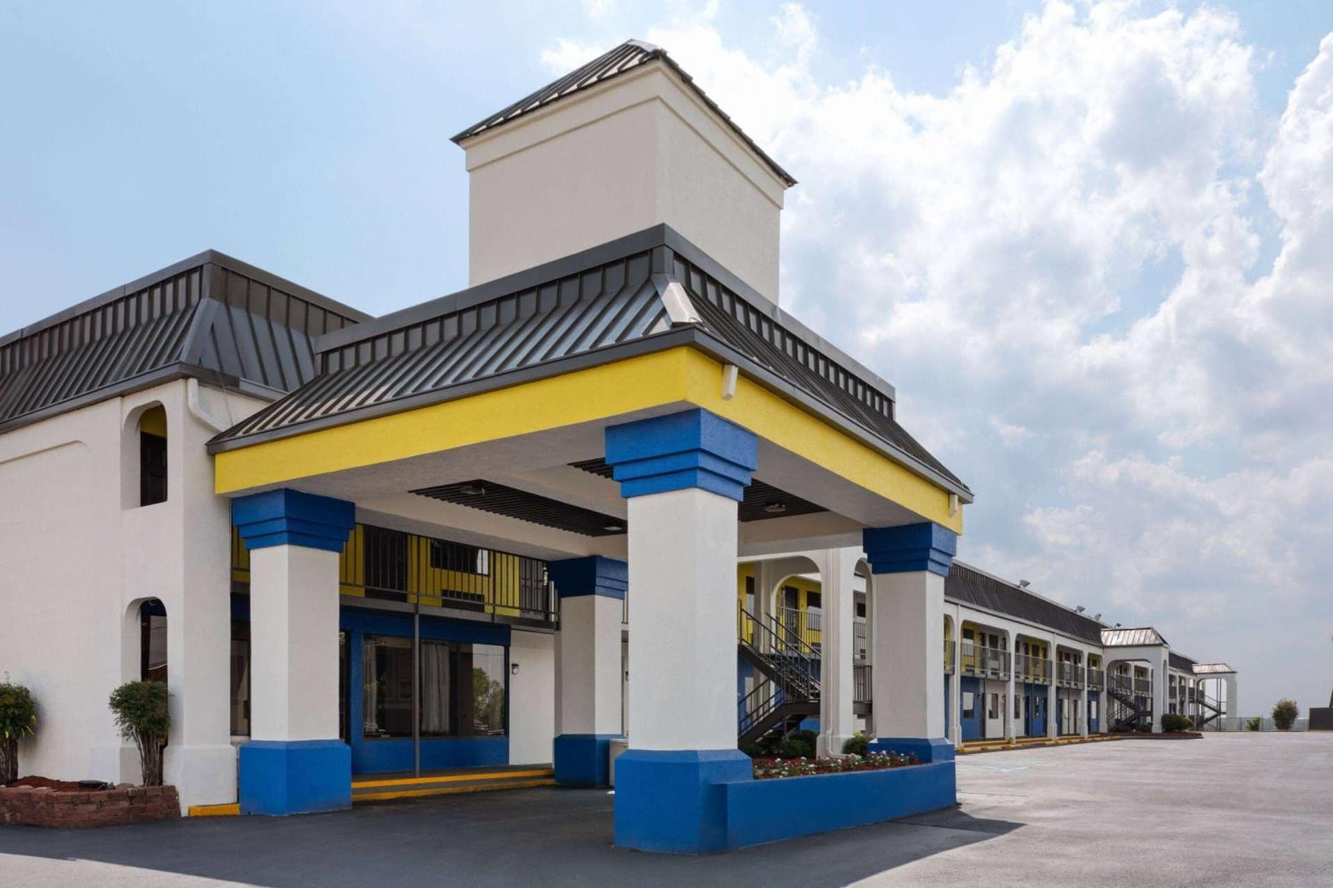 Days Inn & Suites by Wyndham Vicksburg featured exterior or lobby in Vicksburg, MS — similar hotel