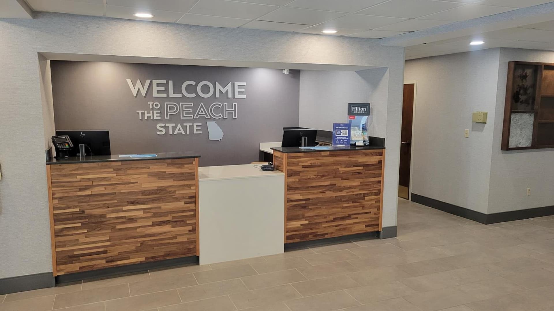 Hampton Inn Commerce interior in Commerce, GA — gallery photo 2