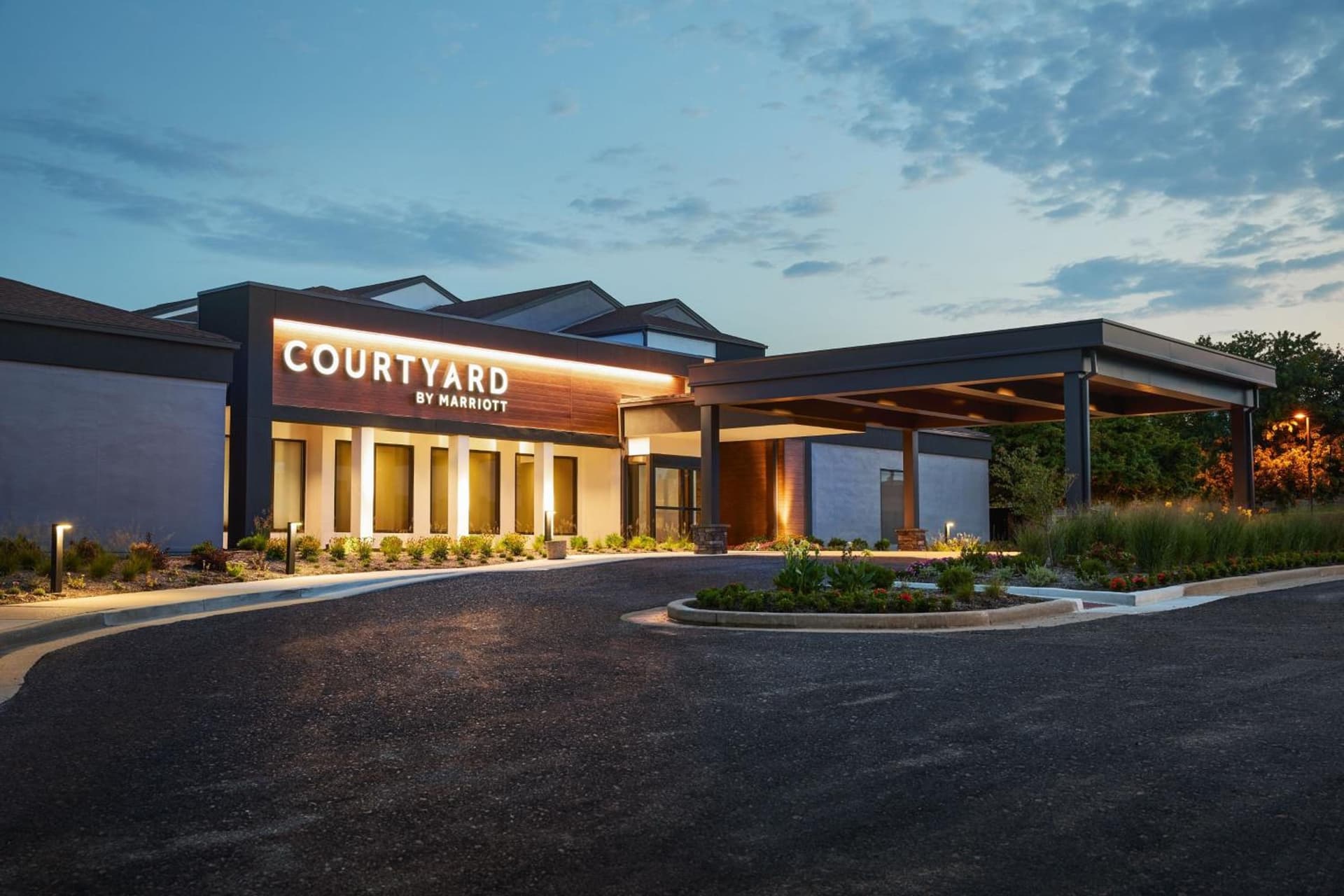 Courtyard St. Louis Westport Plaza featured exterior or lobby in Maryland Heights, MO — similar hotel