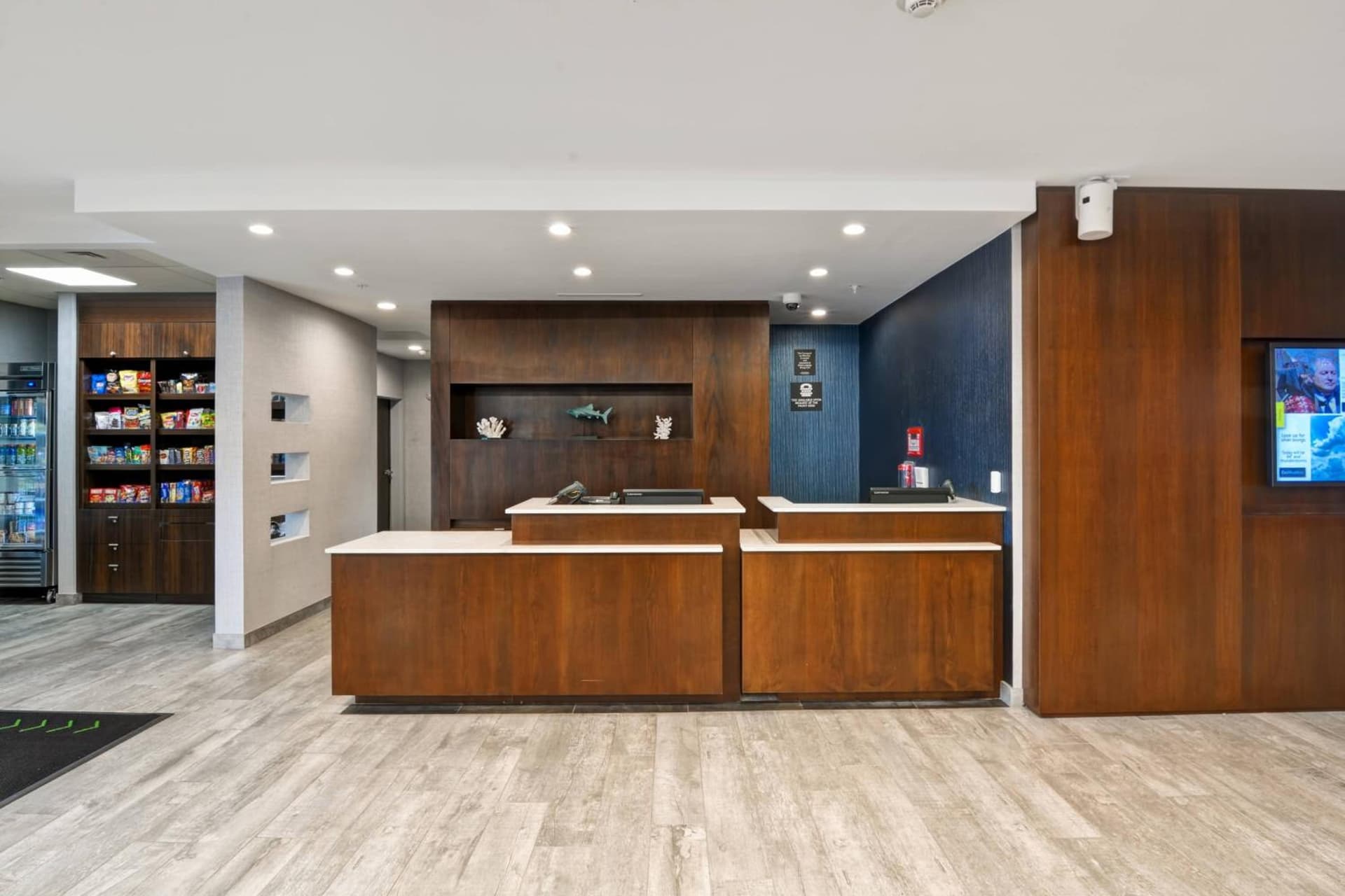 Courtyard by Marriott Long Island Islip/Courthouse Complex interior in Central Islip, NY — gallery photo 2