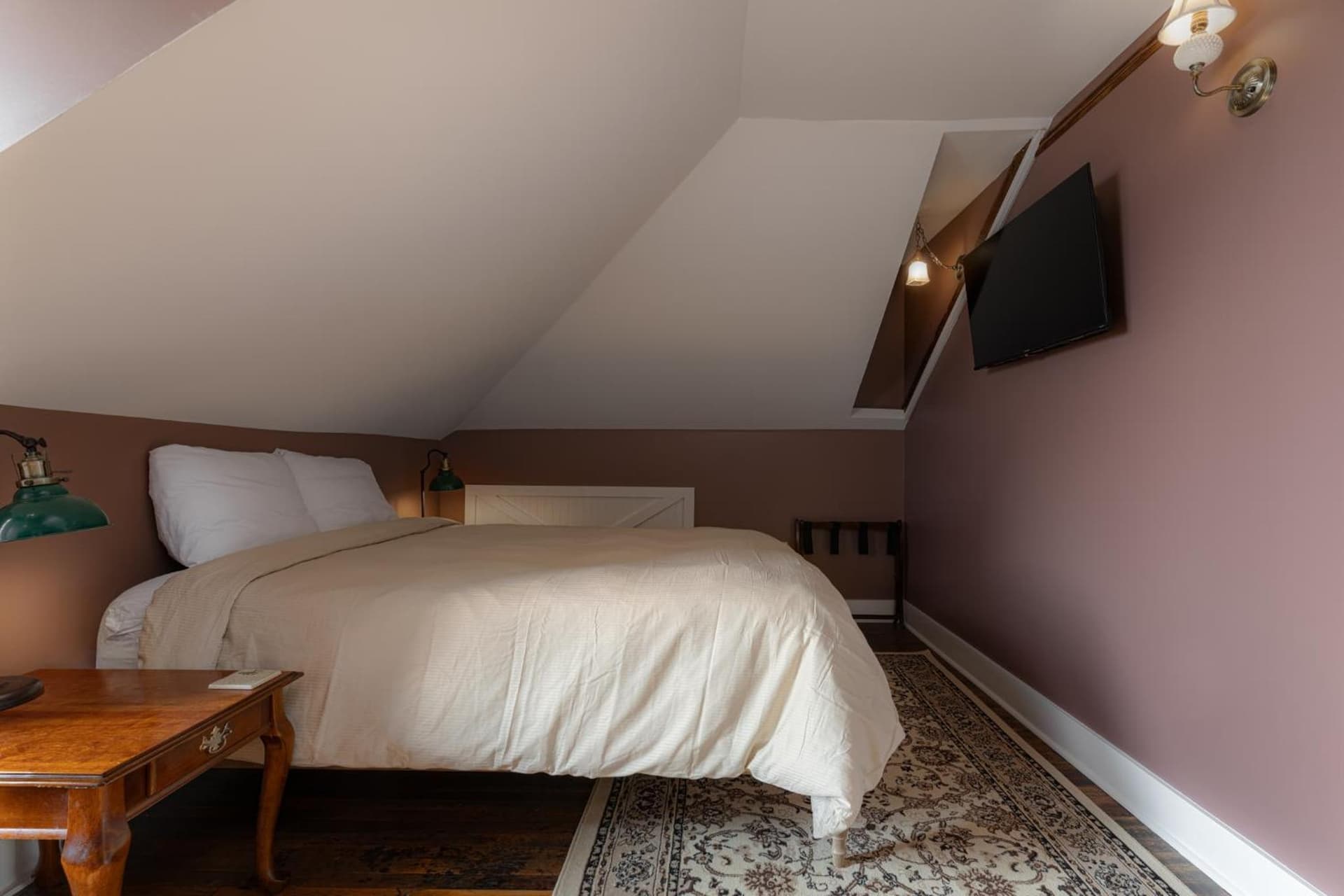 The NuWray Hotel & Carriage House interior in Burnsville, NC — gallery photo 2