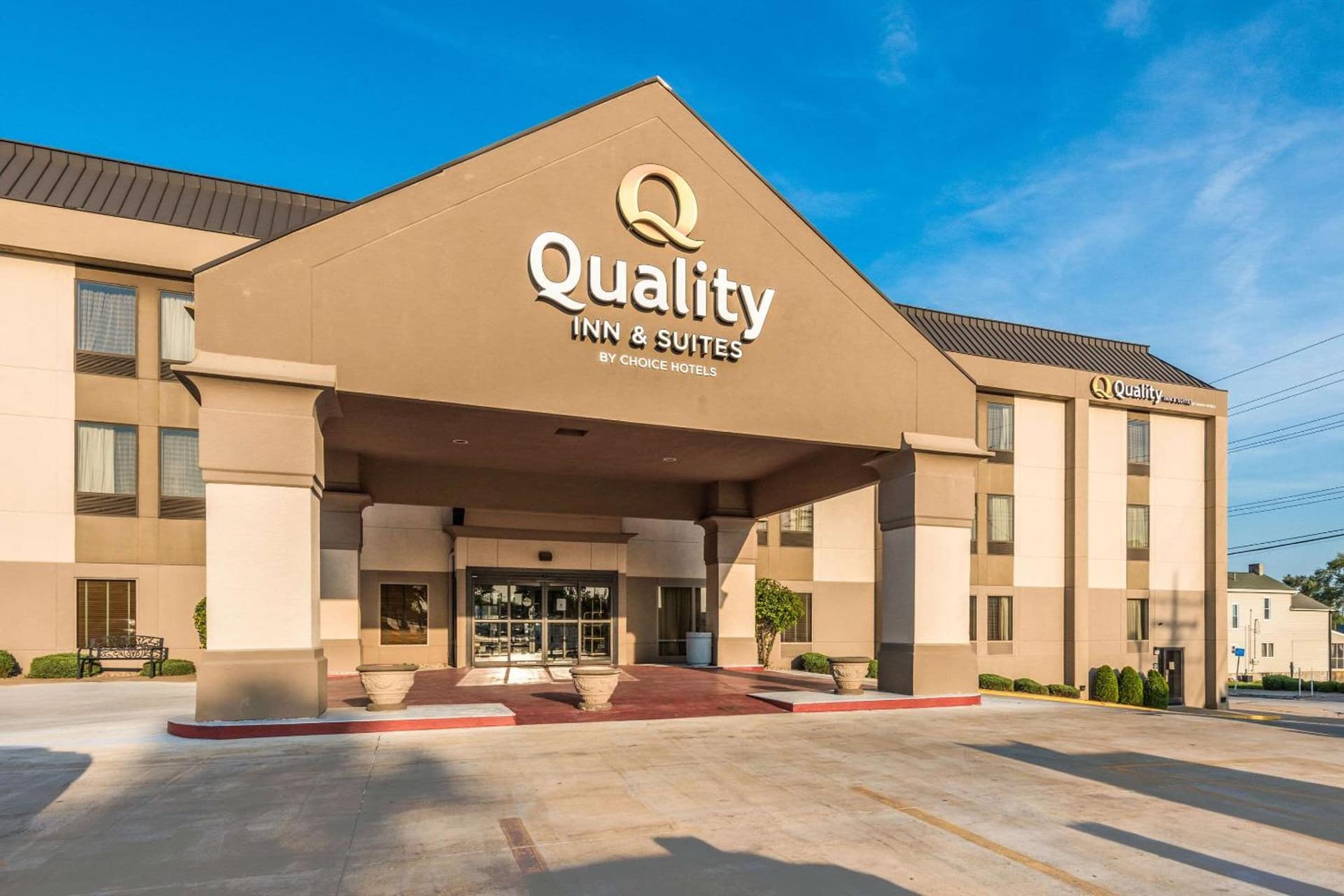 Quality Inn & Suites Quincy - Downtown featured exterior or lobby in Quincy, IL — similar hotel