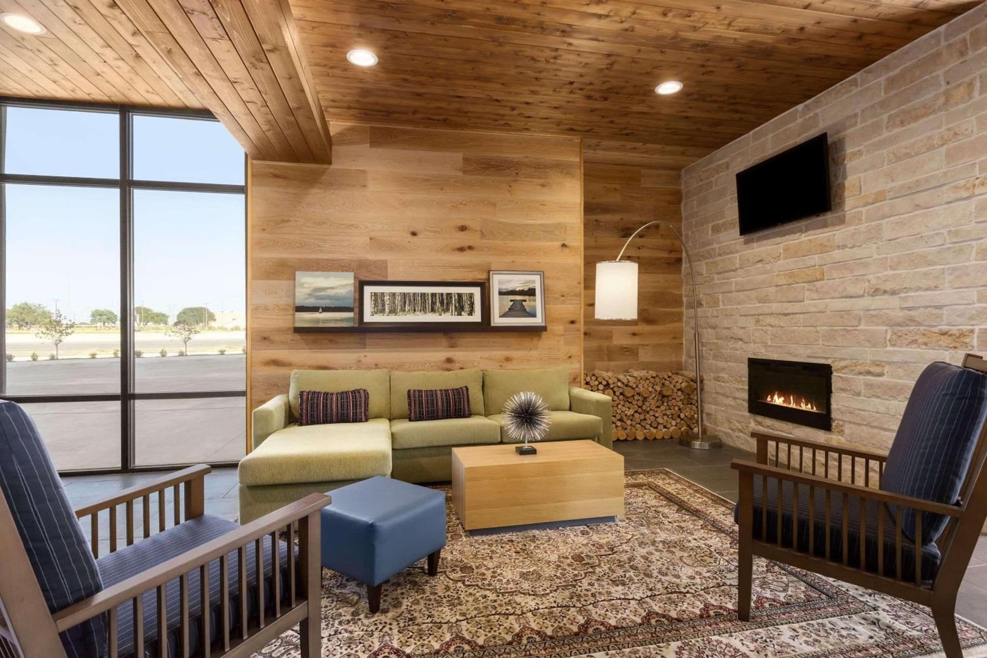 Country Inn & Suites by Radisson, New Braunfels, TX interior in New Braunfels, TX — gallery photo 2