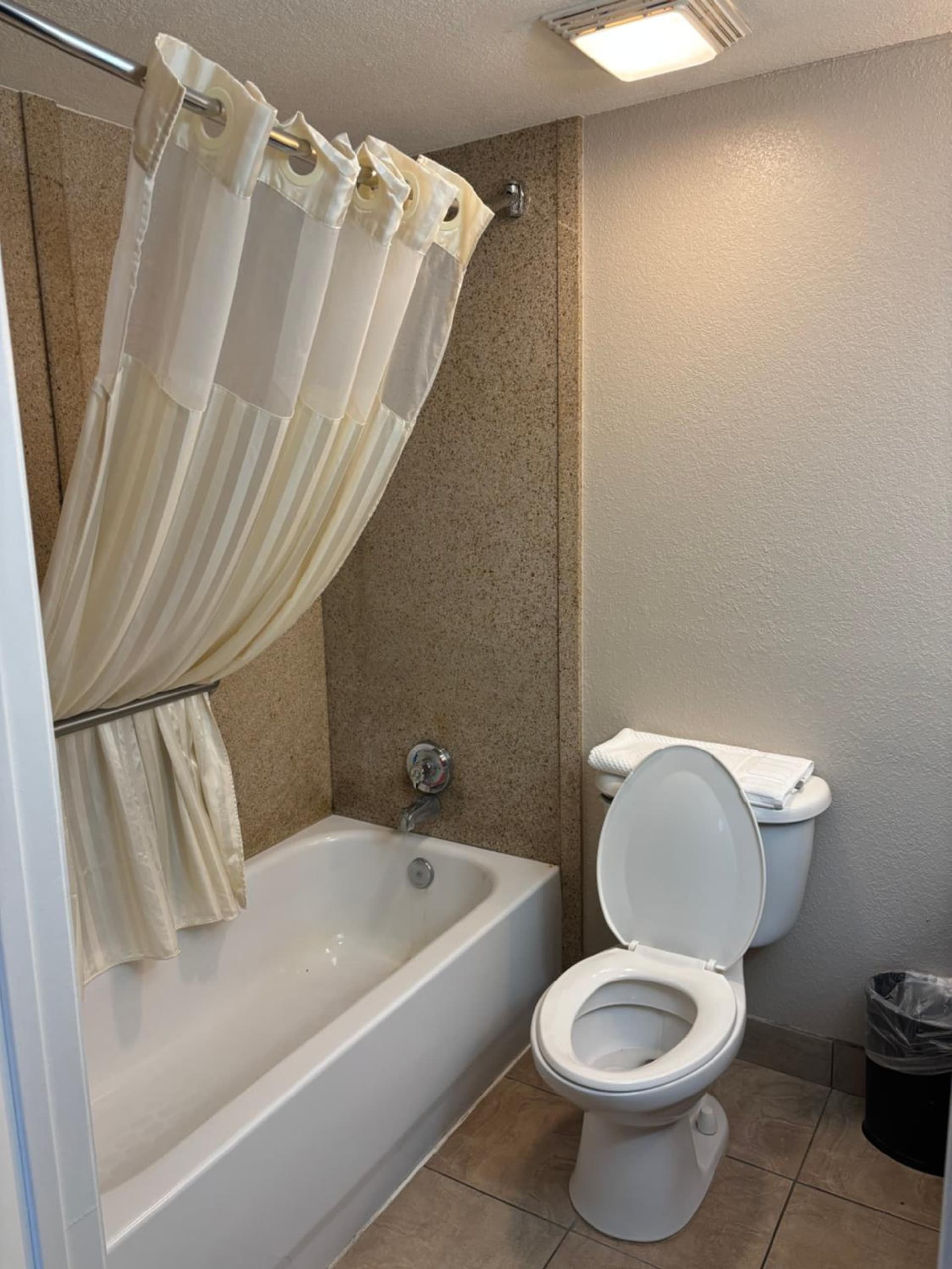Inn On The Green Florida gallery photo in Tavares, FL — image 17