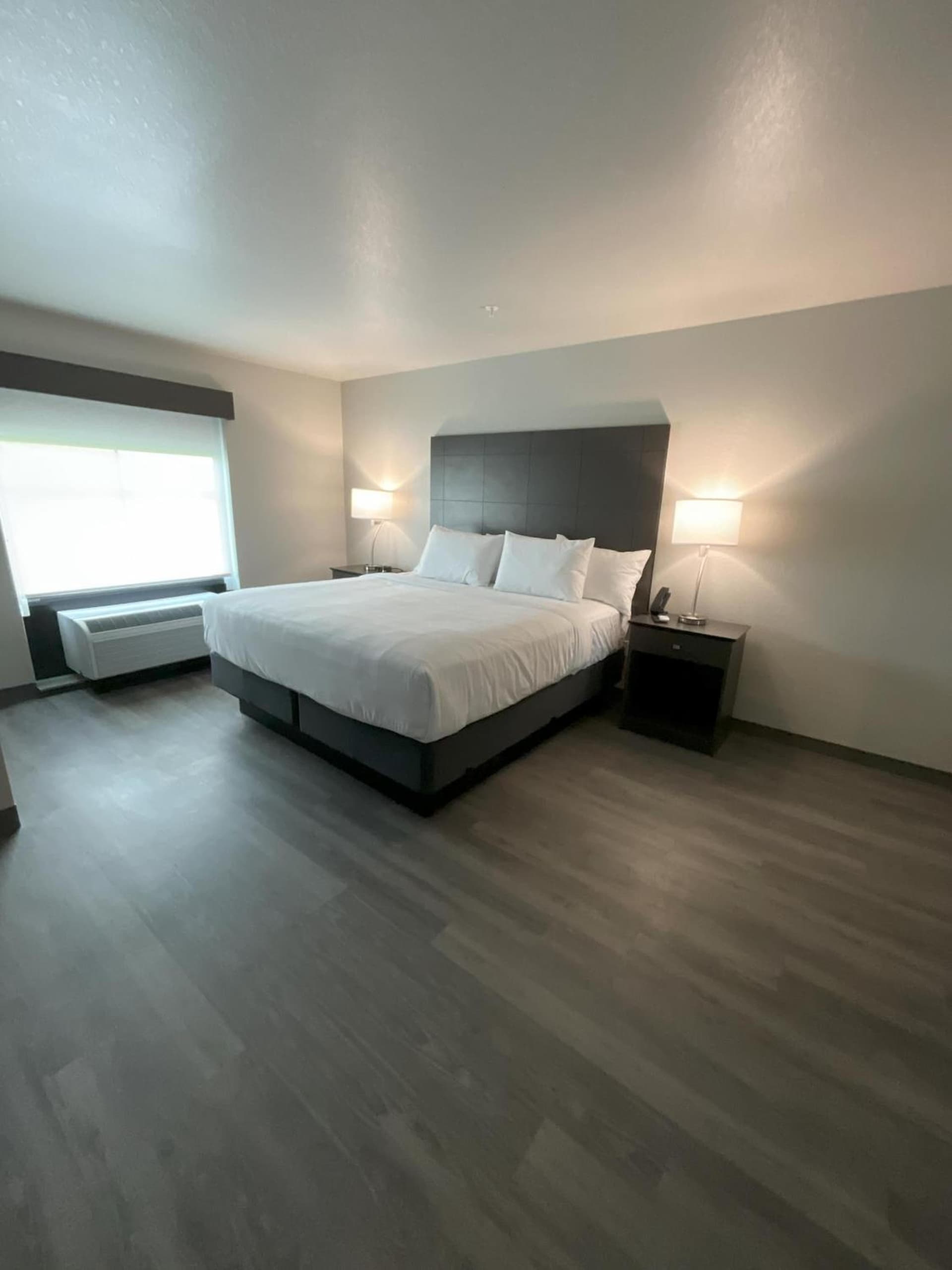 Riverstone Suites by Cobblestone Hotels - Chippewa Falls gallery photo in Chippewa Falls, WI — image 12